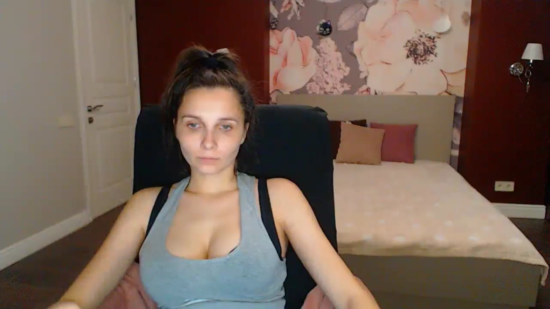 Gallery image thumbnail from Karina_Mils's myfreecams stream on, 05/24/2025, 16:59 image 14 of 20