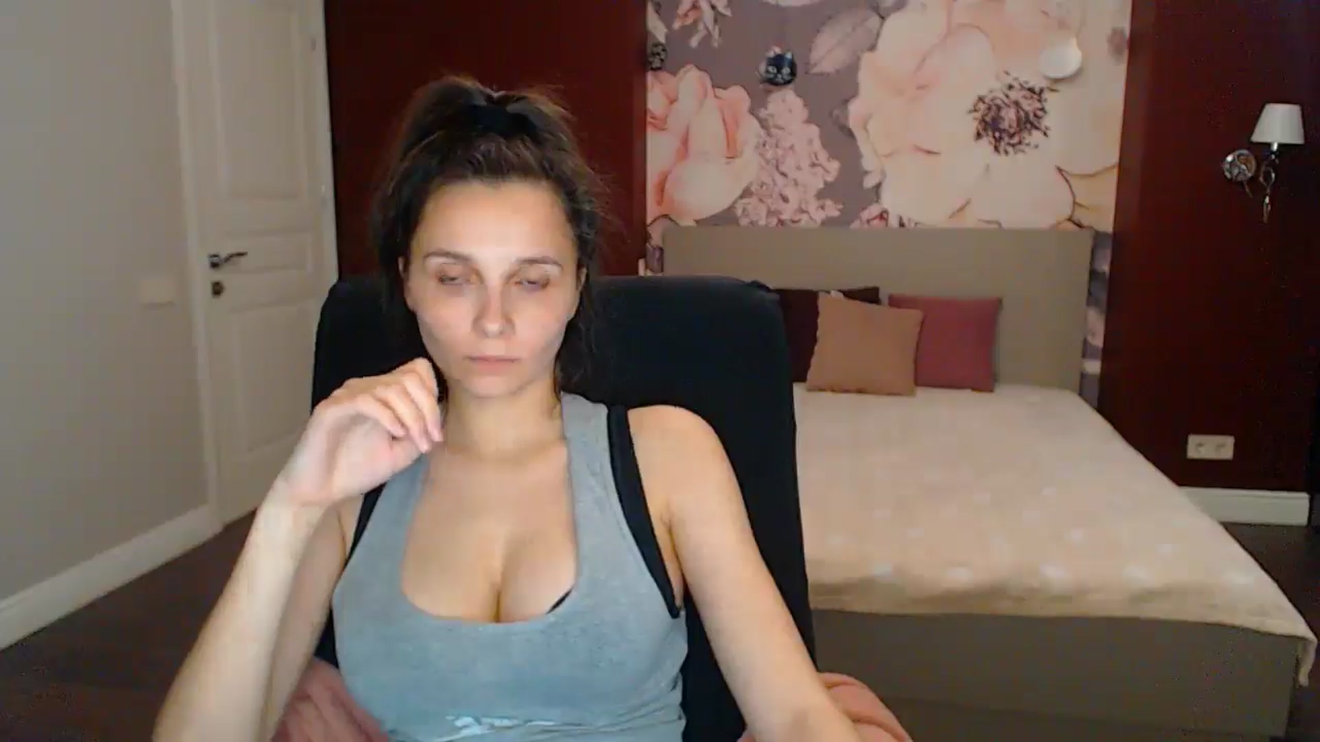 Gallery image thumbnail from Karina_Mils's myfreecams stream on, 05/24/2025, 16:59 image 7 of 20