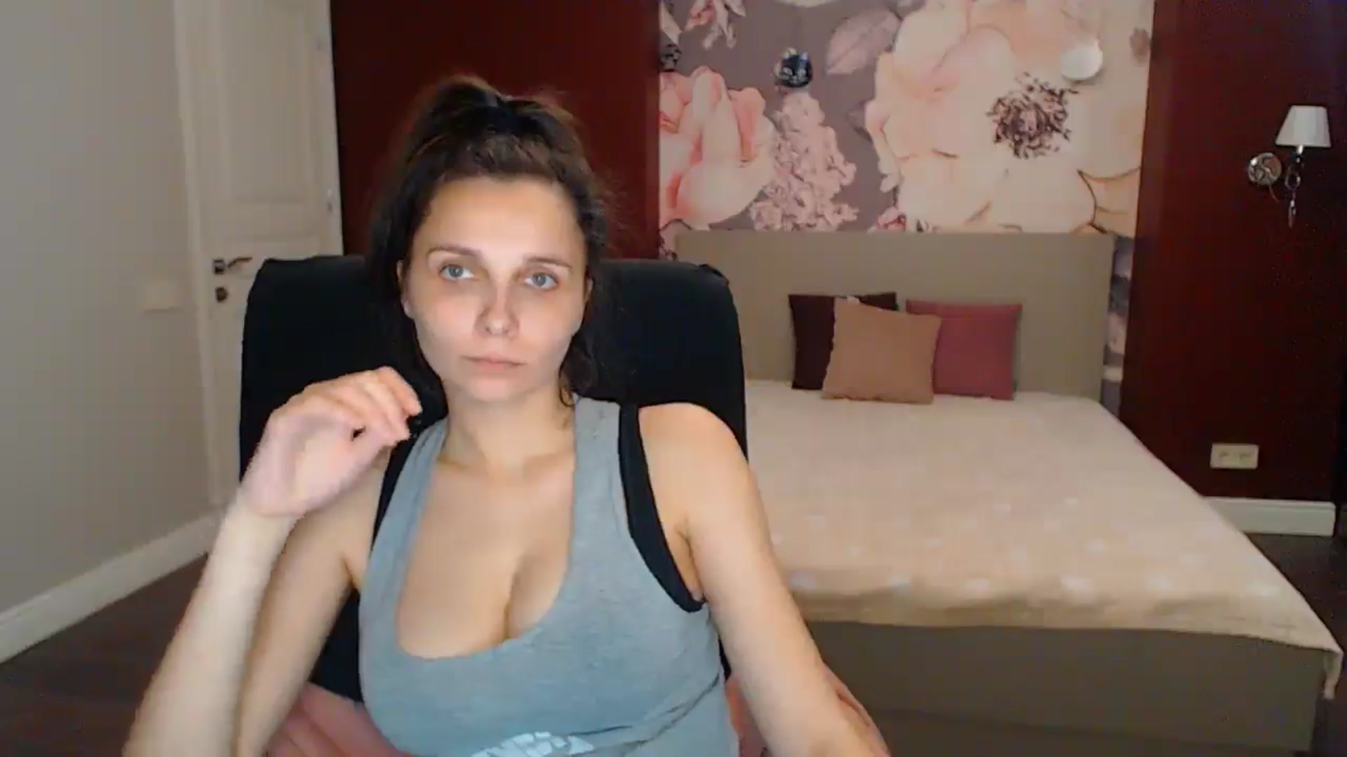 Gallery image thumbnail from Karina_Mils's myfreecams stream on, 05/24/2025, 16:59 image 4 of 20