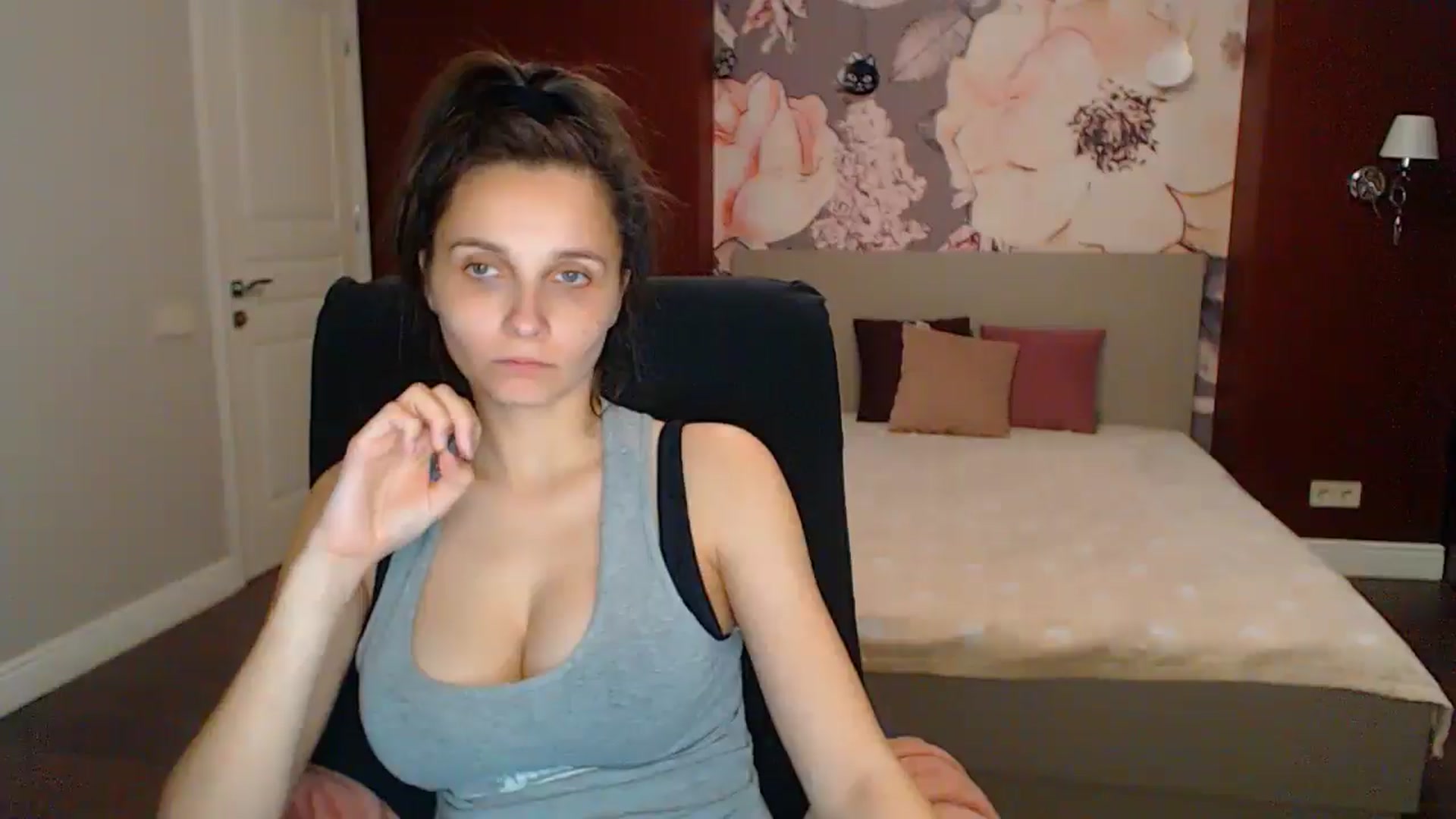 Gallery image thumbnail from Karina_Mils's myfreecams stream on, 05/24/2025, 16:59 image 18 of 20