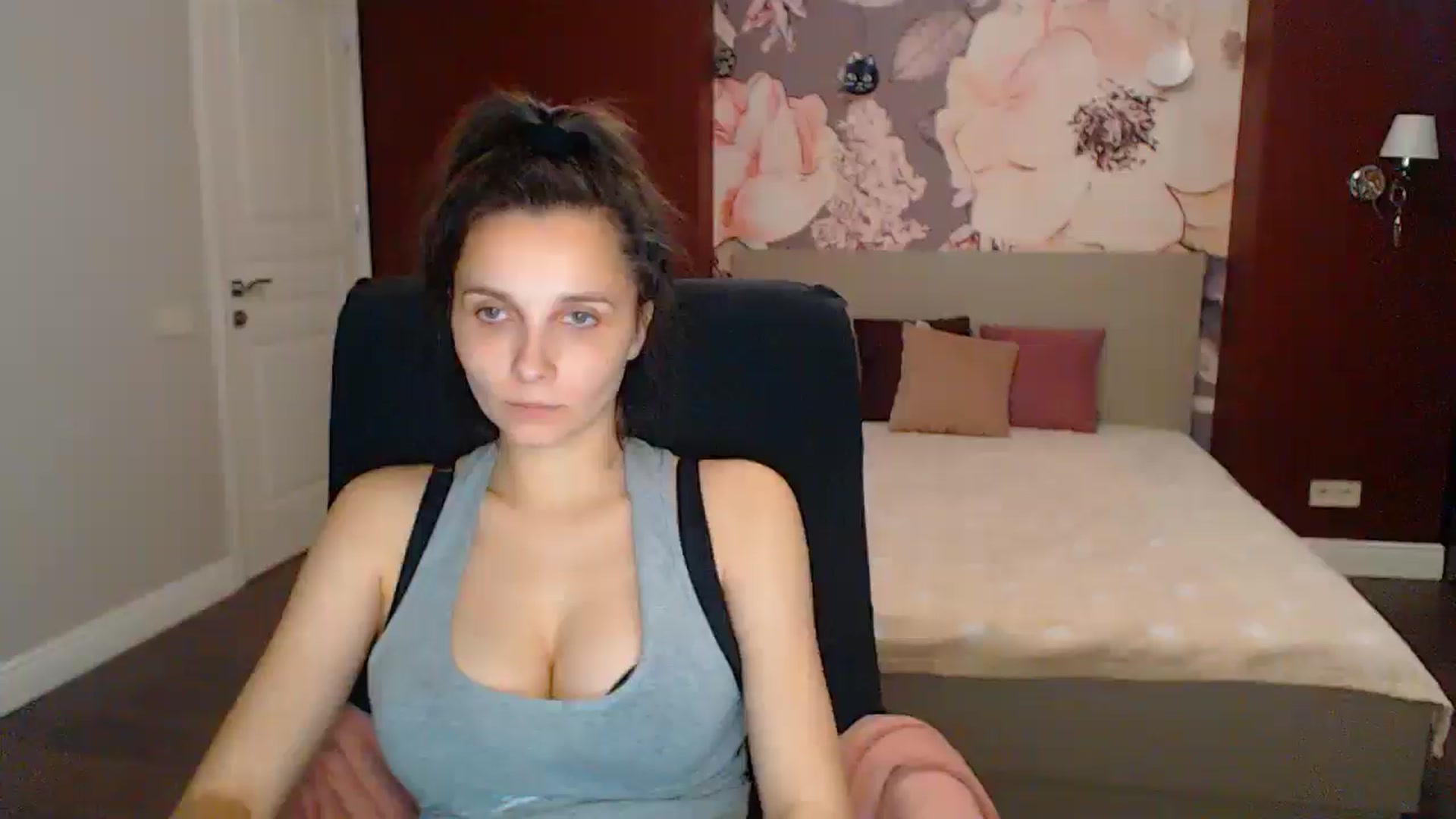 Gallery image thumbnail from Karina_Mils's myfreecams stream on, 05/24/2025, 16:59 image 8 of 20