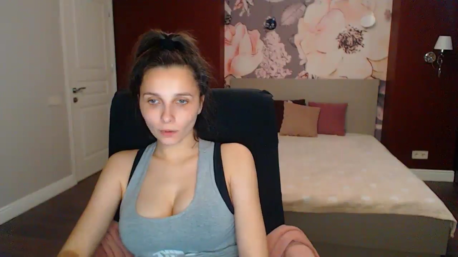 Gallery image thumbnail from Karina_Mils's myfreecams stream on, 05/24/2025, 16:59 image 5 of 20