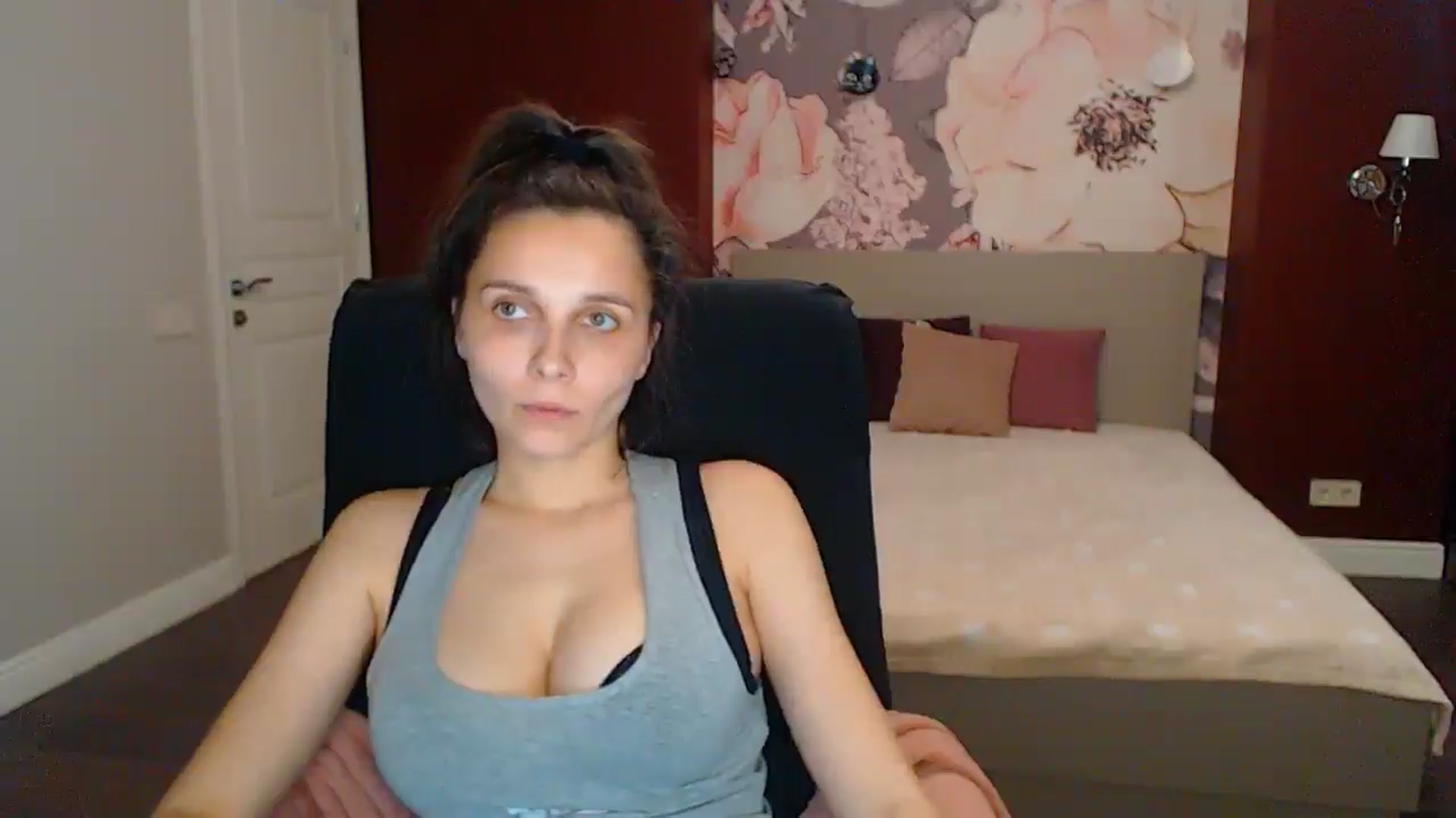 Gallery image thumbnail from Karina_Mils's myfreecams stream on, 05/24/2025, 16:59 image 6 of 20