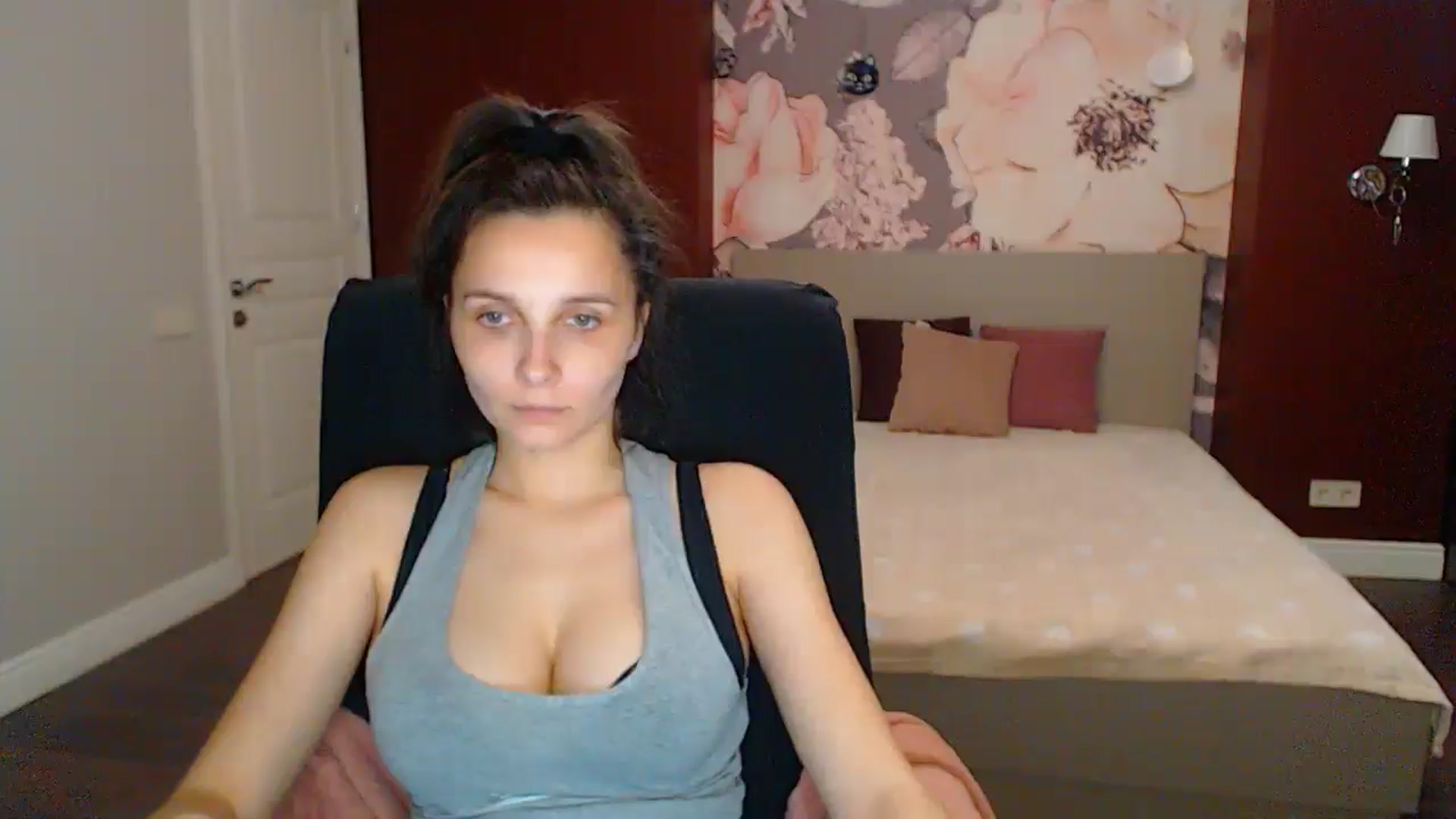 Gallery image thumbnail from Karina_Mils's myfreecams stream on, 05/24/2025, 16:59 image 9 of 20