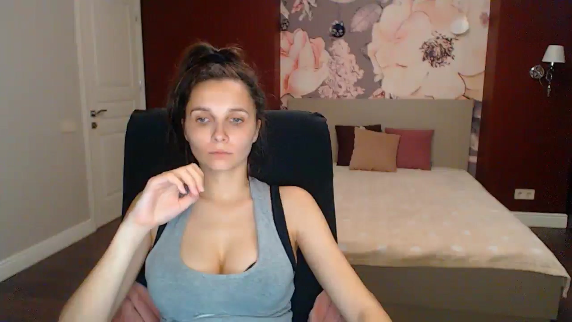 Gallery image thumbnail from Karina_Mils's myfreecams stream on, 05/24/2025, 16:59 image 11 of 20