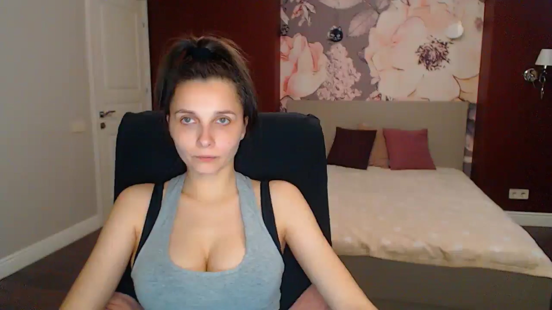 Gallery image thumbnail from Karina_Mils's myfreecams stream on, 05/25/2025, 16:02 image 8 of 20