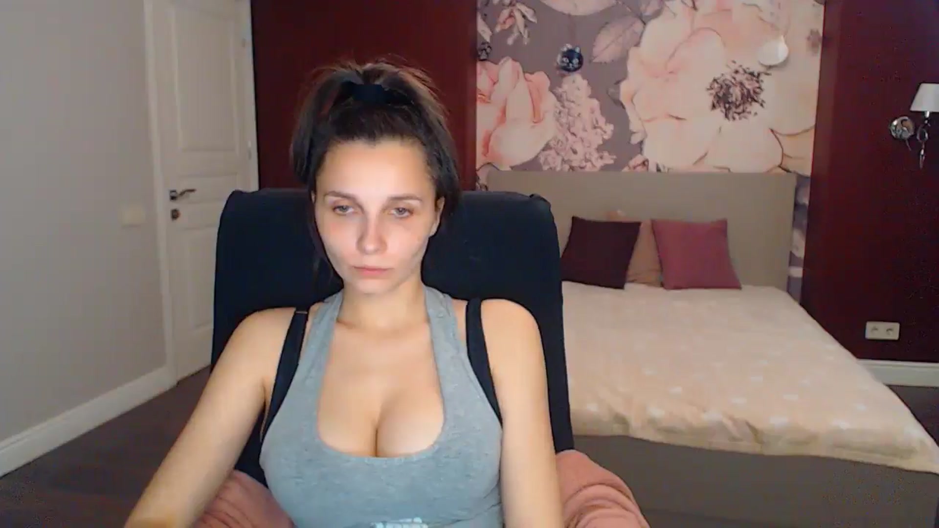 Gallery image thumbnail from Karina_Mils's myfreecams stream on, 05/25/2025, 16:02 image 3 of 20