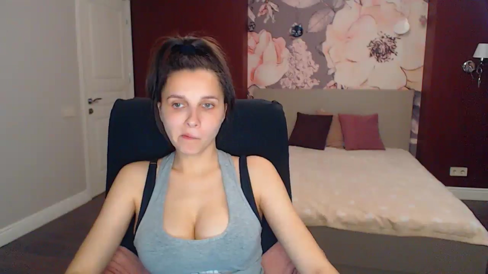 Gallery image thumbnail from Karina_Mils's myfreecams stream on, 05/25/2025, 16:02 image 4 of 20