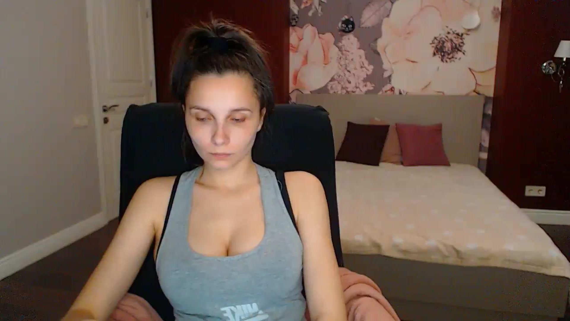 Gallery image thumbnail from Karina_Mils's myfreecams stream on, 05/25/2025, 16:02 image 13 of 20