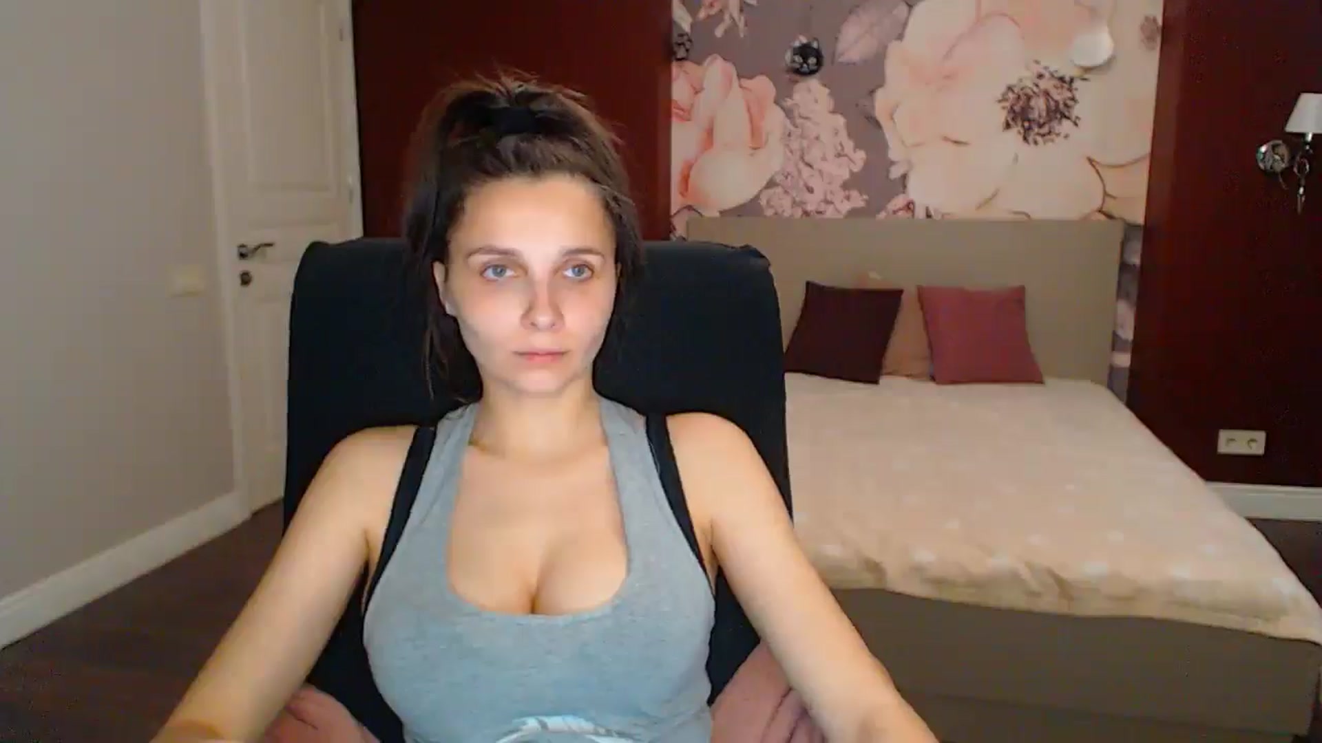 Gallery image thumbnail from Karina_Mils's myfreecams stream on, 05/25/2025, 16:02 image 16 of 20