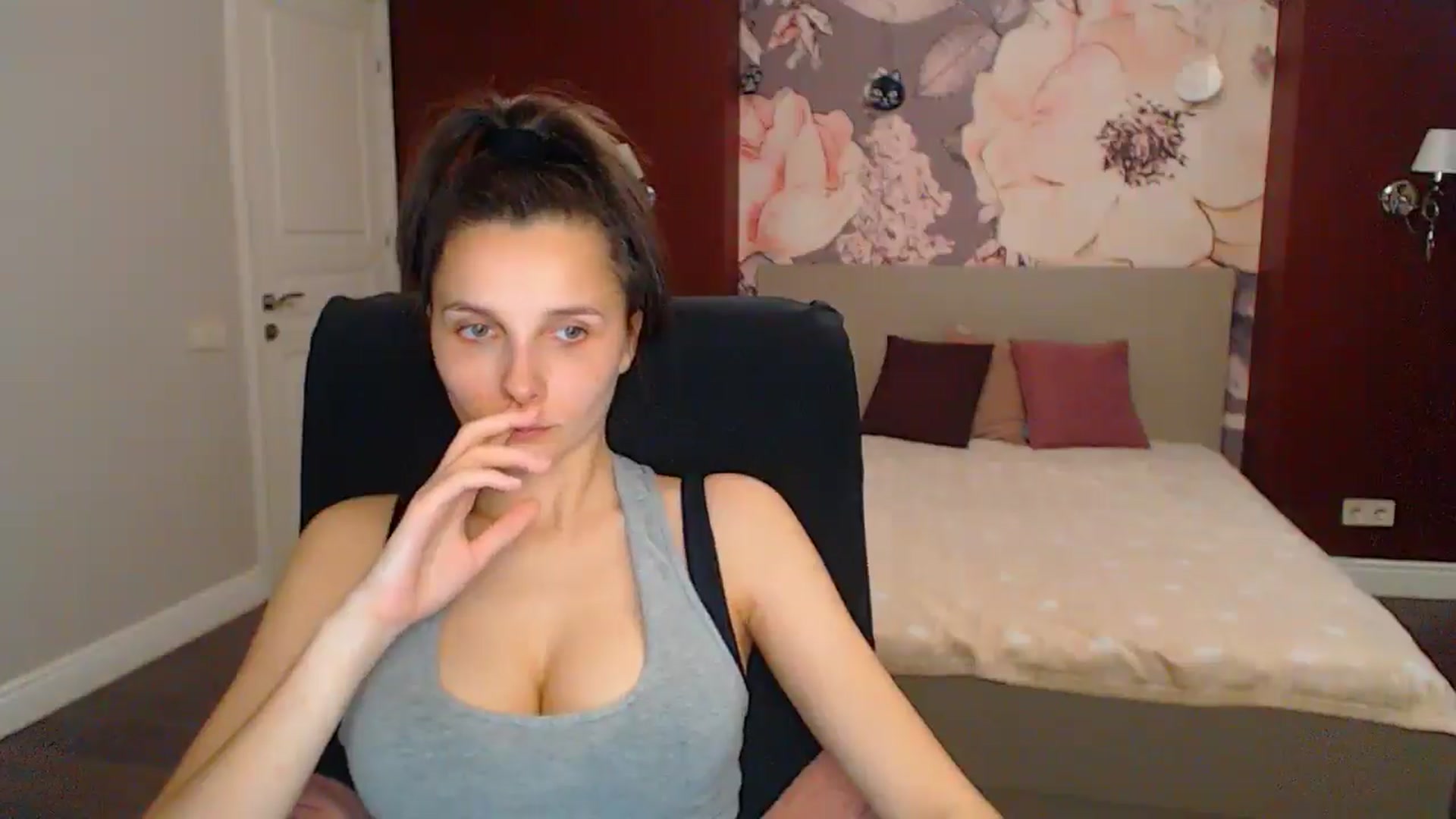 Gallery image thumbnail from Karina_Mils's myfreecams stream on, 05/25/2025, 16:02 image 10 of 20