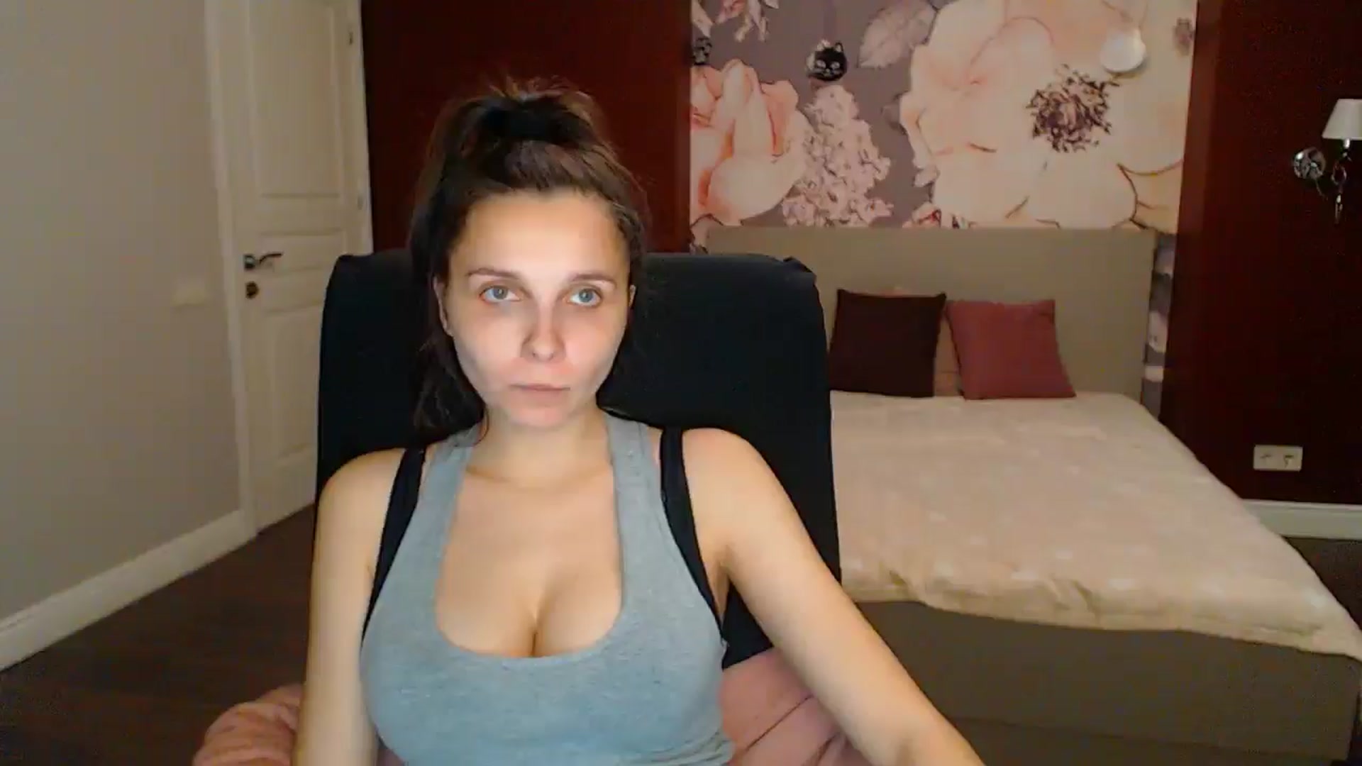 Gallery image thumbnail from Karina_Mils's myfreecams stream on, 05/25/2025, 18:20 image 13 of 20