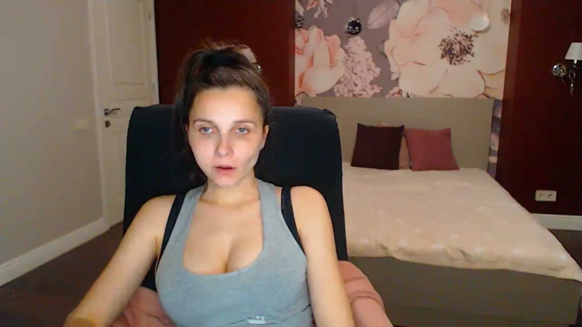 Gallery image thumbnail from Karina_Mils's myfreecams stream on, 05/25/2025, 18:20 image 4 of 20