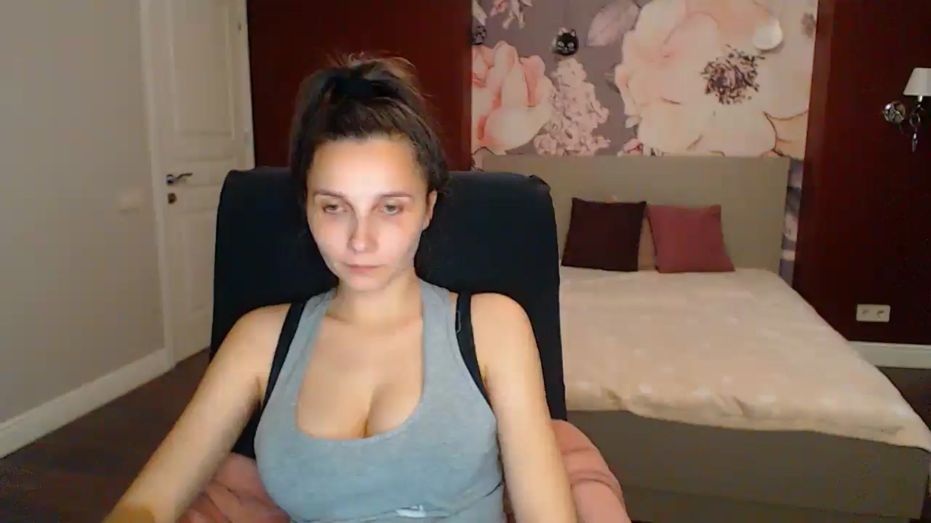Gallery image thumbnail from Karina_Mils's myfreecams stream on, 05/25/2025, 18:20 image 3 of 20