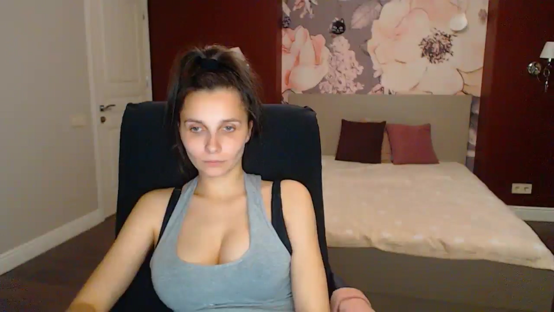 Gallery image thumbnail from Karina_Mils's myfreecams stream on, 05/25/2025, 19:04 image 12 of 20