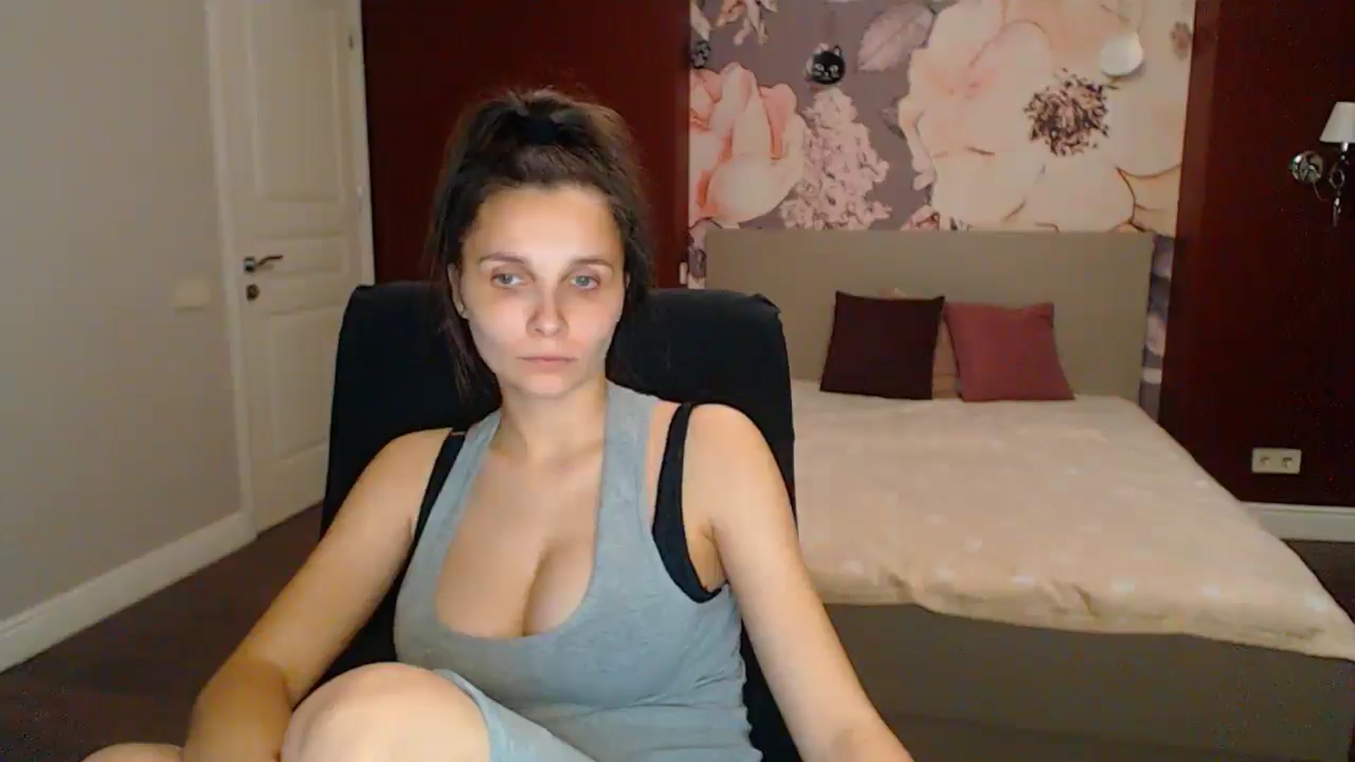 Gallery image thumbnail from Karina_Mils's myfreecams stream on, 05/25/2025, 19:04 image 15 of 20