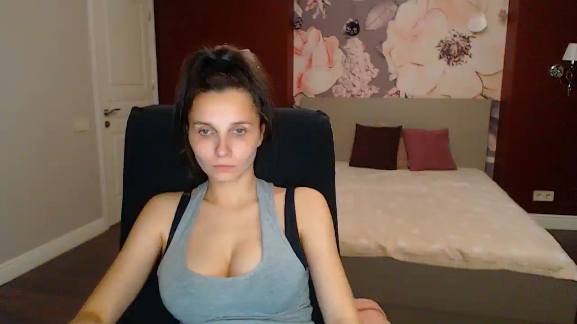Gallery image thumbnail from Karina_Mils's myfreecams stream on, 05/25/2025, 19:04 image 9 of 20