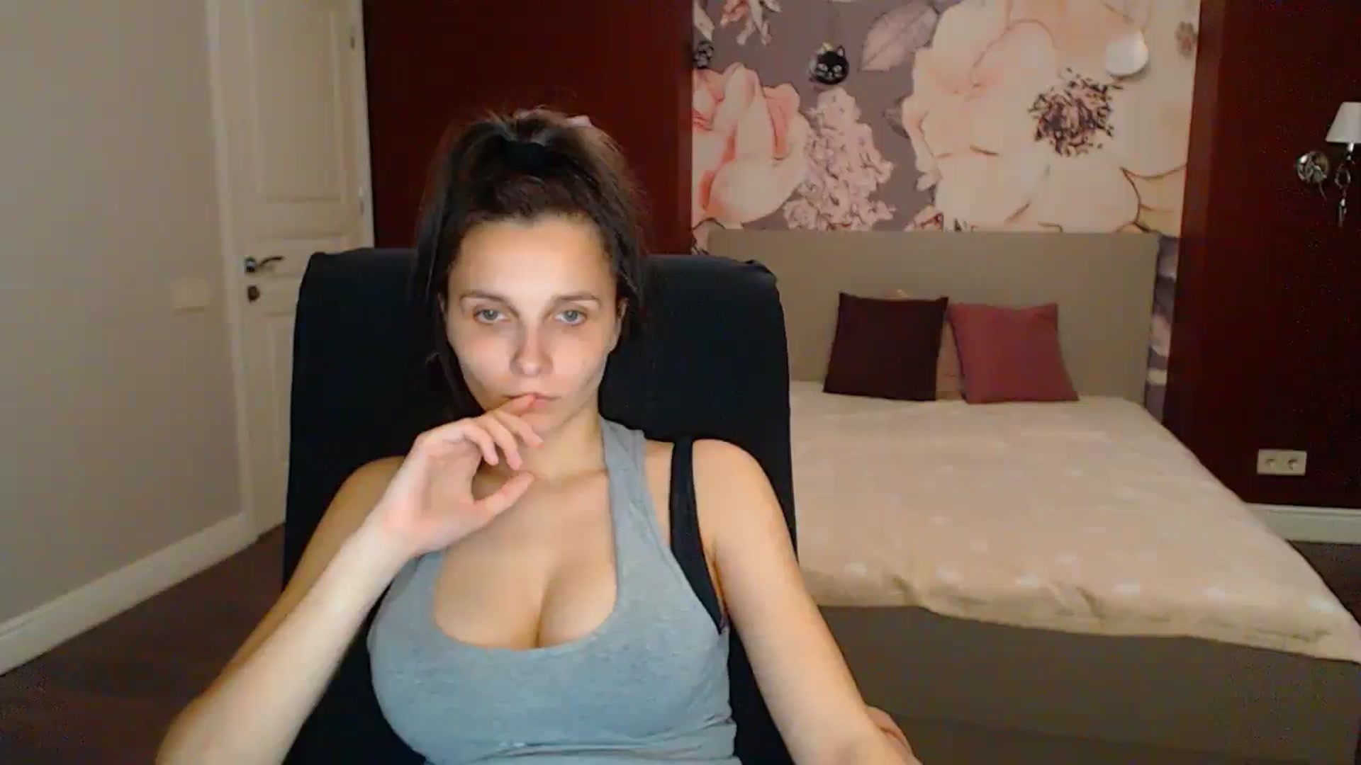 Gallery image thumbnail from Karina_Mils's myfreecams stream on, 05/25/2025, 19:04 image 10 of 20