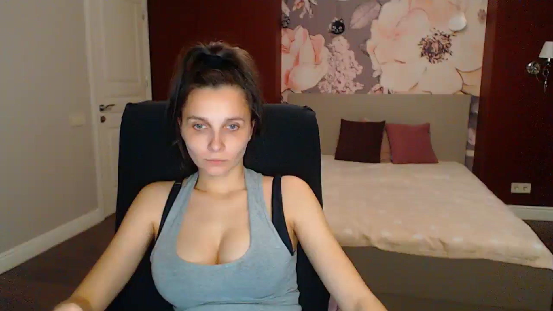 Gallery image thumbnail from Karina_Mils's myfreecams stream on, 05/25/2025, 19:04 image 7 of 20