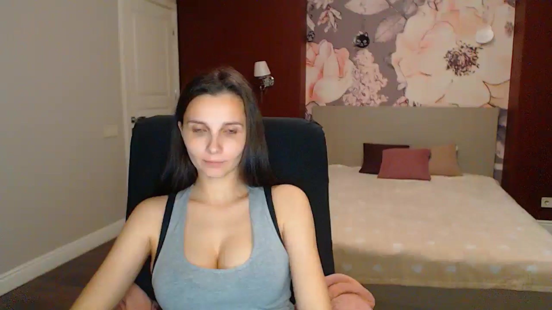 Gallery image thumbnail from Karina_Mils's myfreecams stream on, 05/30/2025, 19:41 image 17 of 20