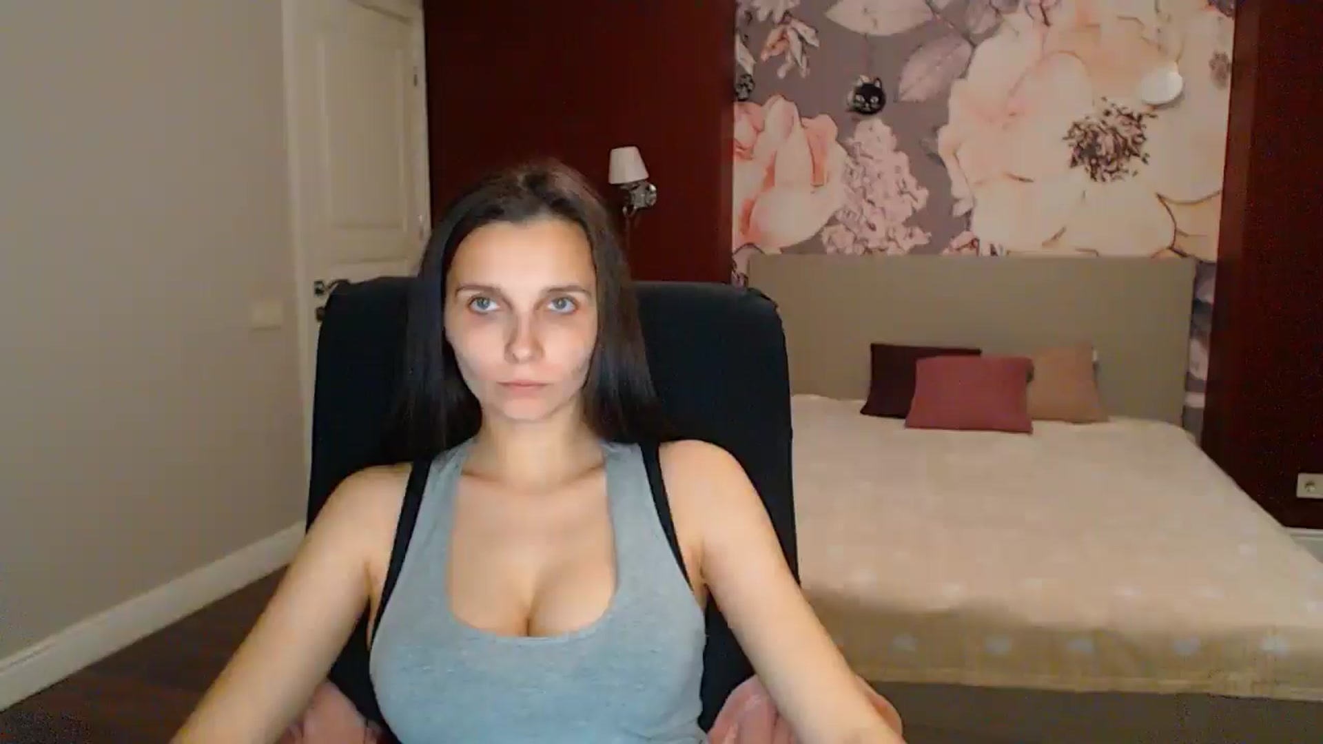 Gallery image thumbnail from Karina_Mils's myfreecams stream on, 05/30/2025, 19:41 image 15 of 20