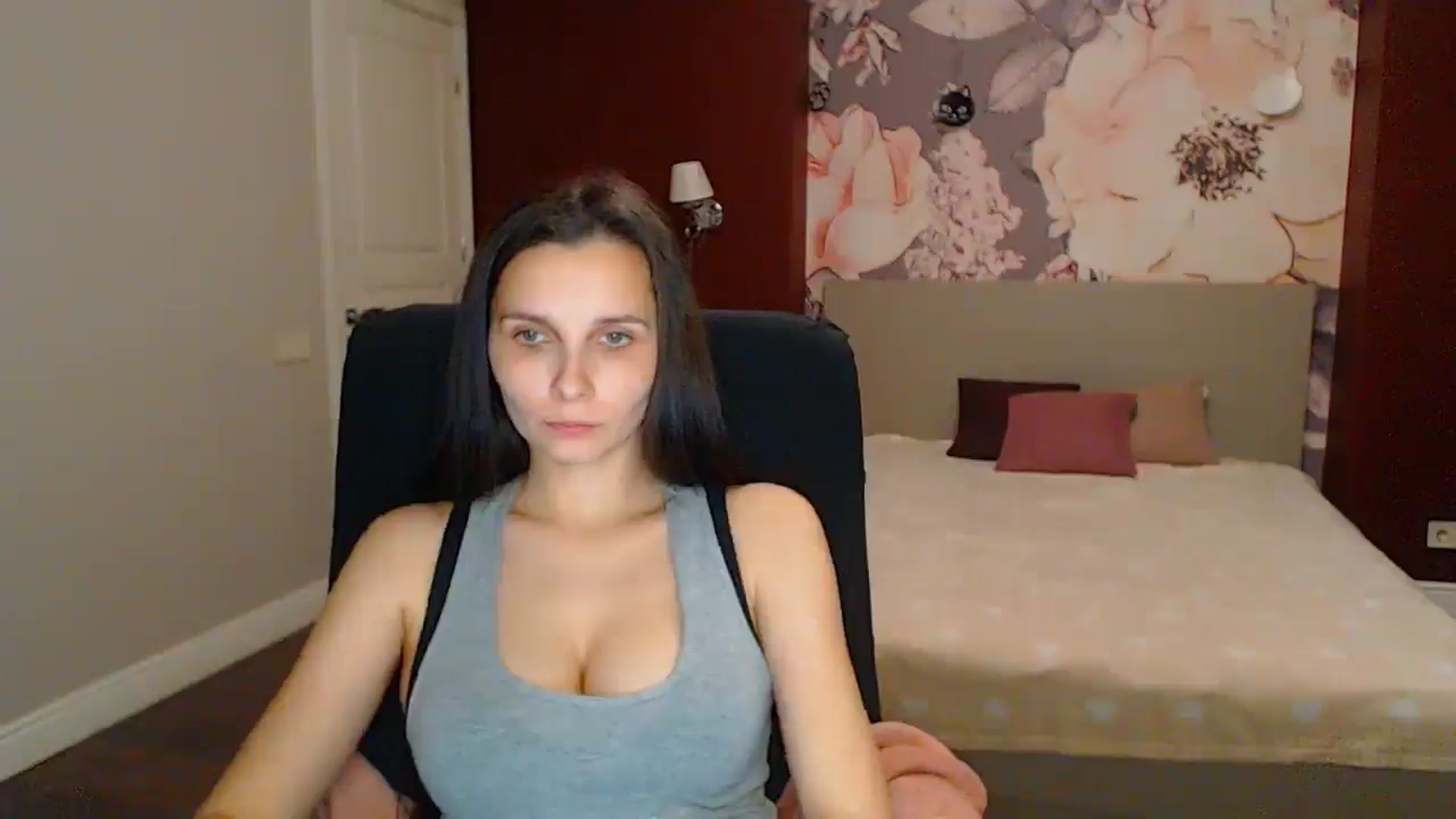 Gallery image thumbnail from Karina_Mils's myfreecams stream on, 05/30/2025, 19:41 image 14 of 20