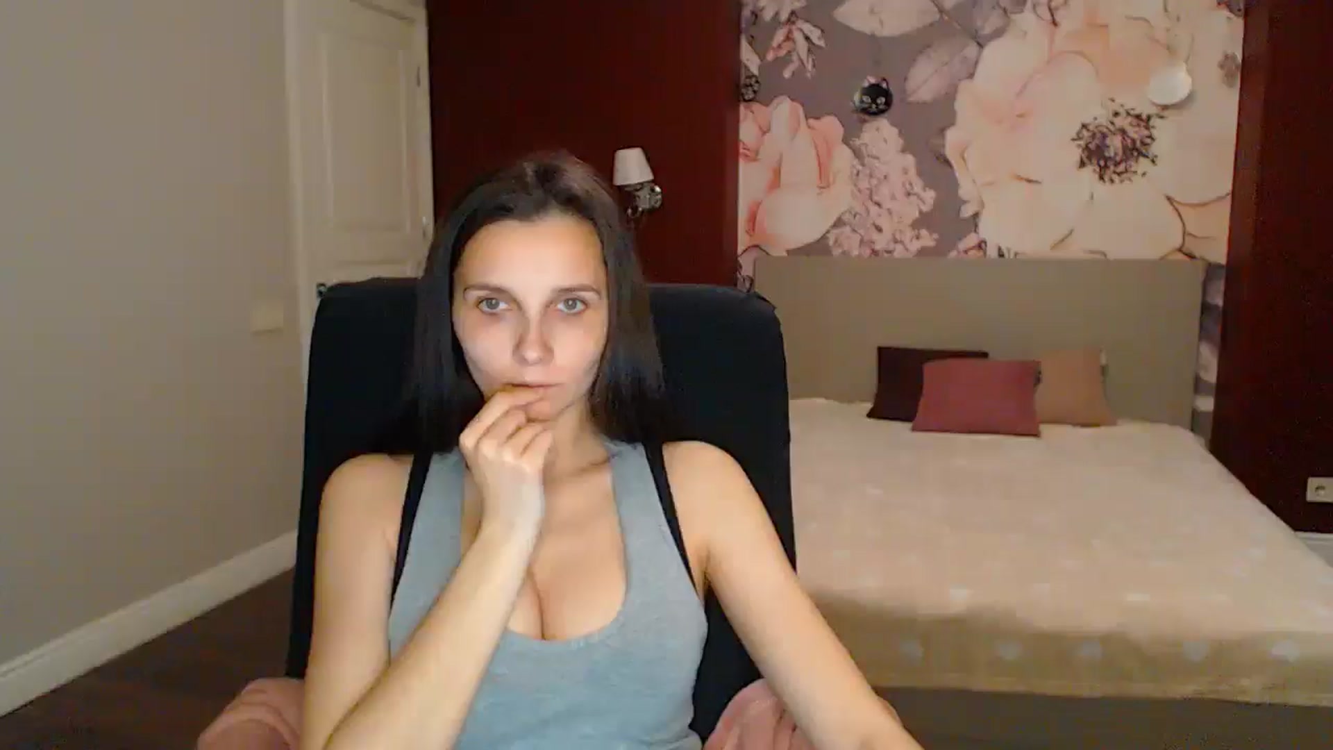 Gallery image thumbnail from Karina_Mils's myfreecams stream on, 05/30/2025, 19:41 image 11 of 20