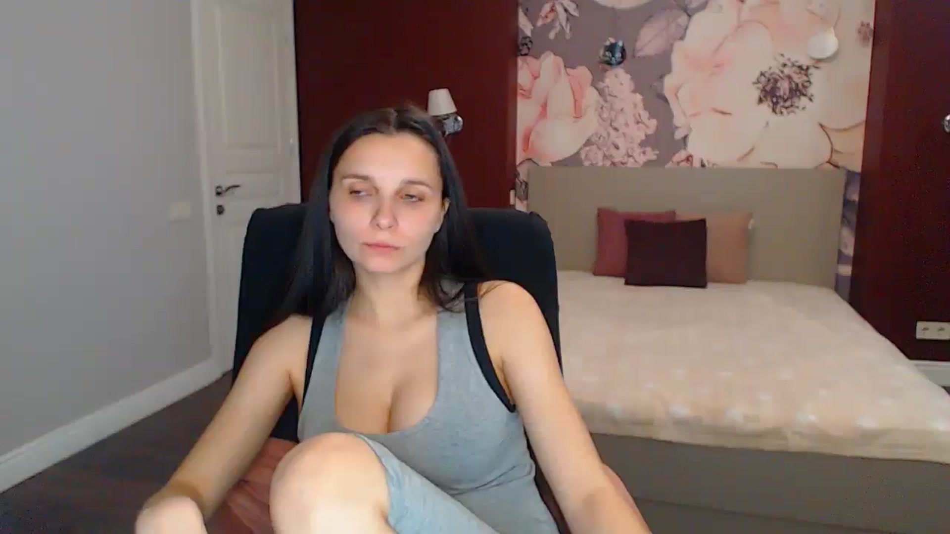Gallery image thumbnail from Karina_Mils's myfreecams stream on, 05/31/2025, 16:41 image 6 of 20
