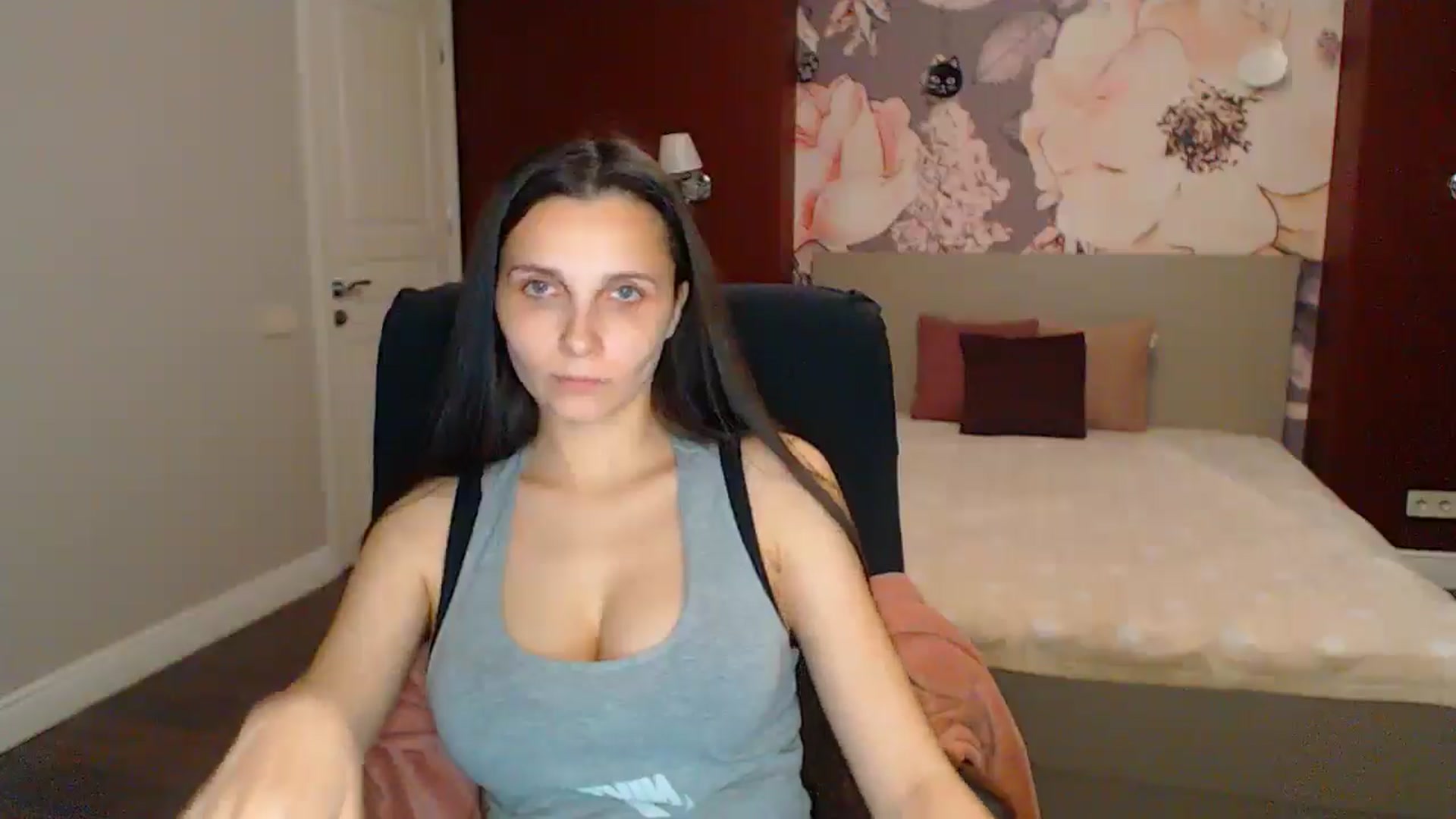 Gallery image thumbnail from Karina_Mils's myfreecams stream on, 05/31/2025, 18:02 image 13 of 20
