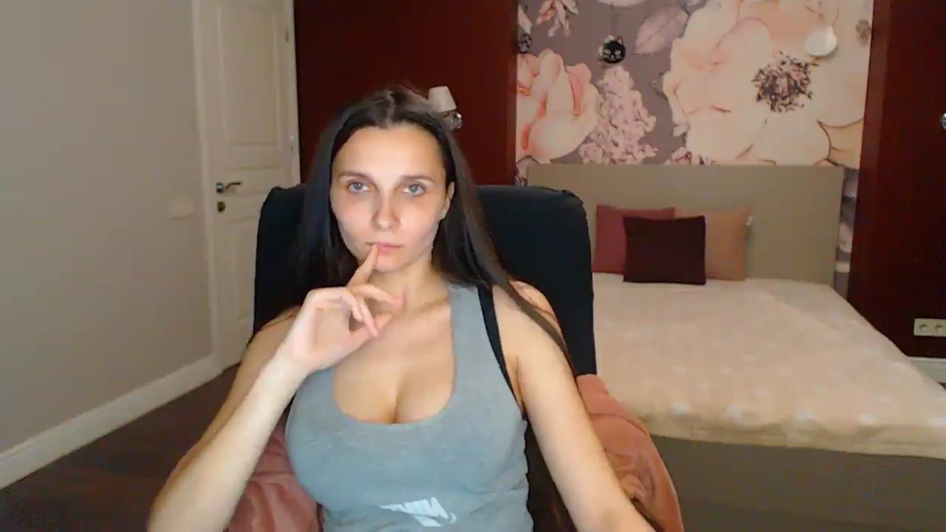 Gallery image thumbnail from Karina_Mils's myfreecams stream on, 05/31/2025, 18:02 image 12 of 20