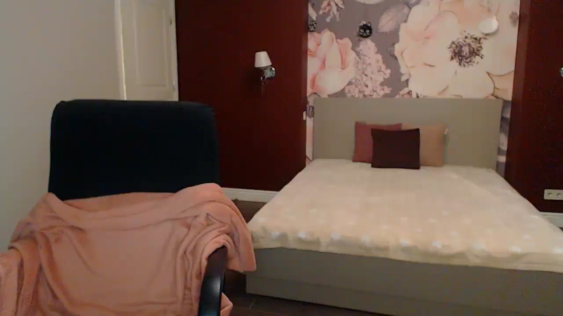 Gallery image thumbnail from Karina_Mils's myfreecams stream on, 05/31/2025, 18:02 image 7 of 20