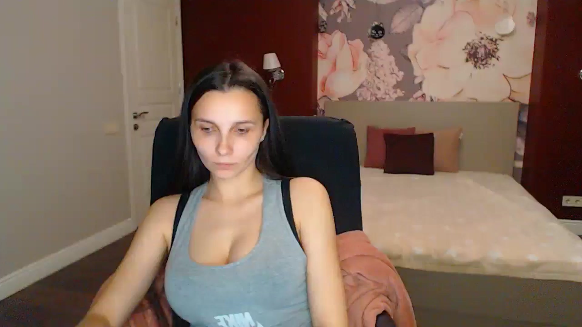 Gallery image thumbnail from Karina_Mils's myfreecams stream on, 05/31/2025, 18:02 image 10 of 20