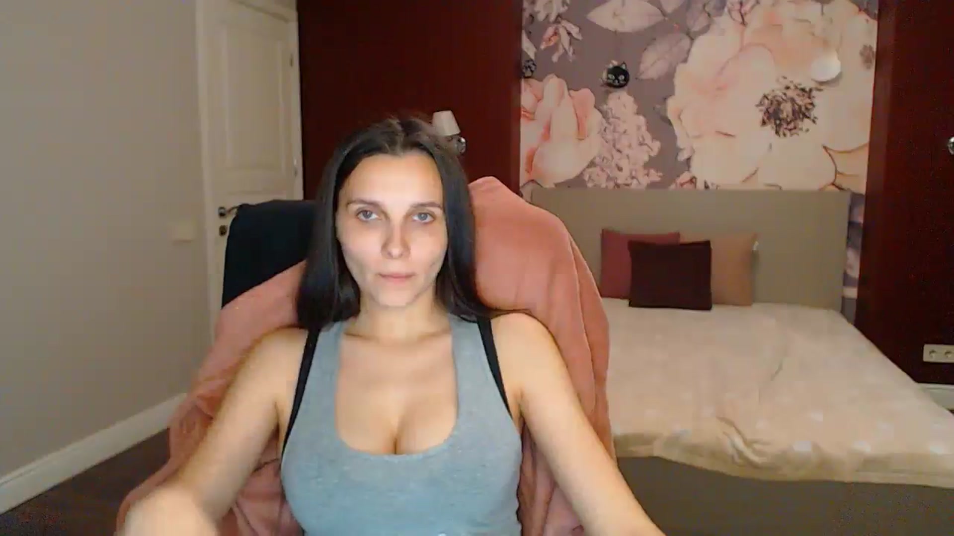 Gallery image thumbnail from Karina_Mils's myfreecams stream on, 05/31/2025, 18:50 image 7 of 20