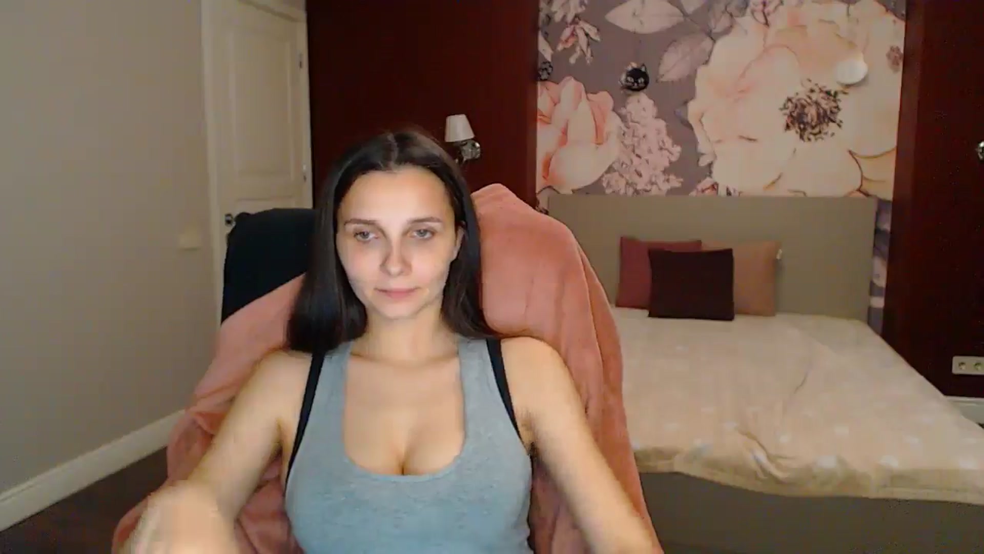Gallery image thumbnail from Karina_Mils's myfreecams stream on, 05/31/2025, 18:50 image 14 of 20
