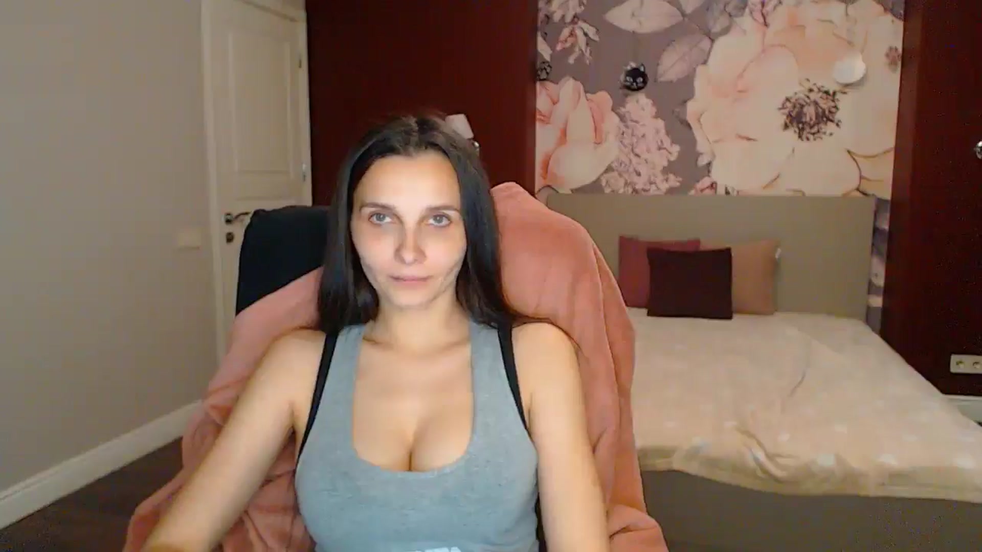 Gallery image thumbnail from Karina_Mils's myfreecams stream on, 05/31/2025, 18:50 image 6 of 20