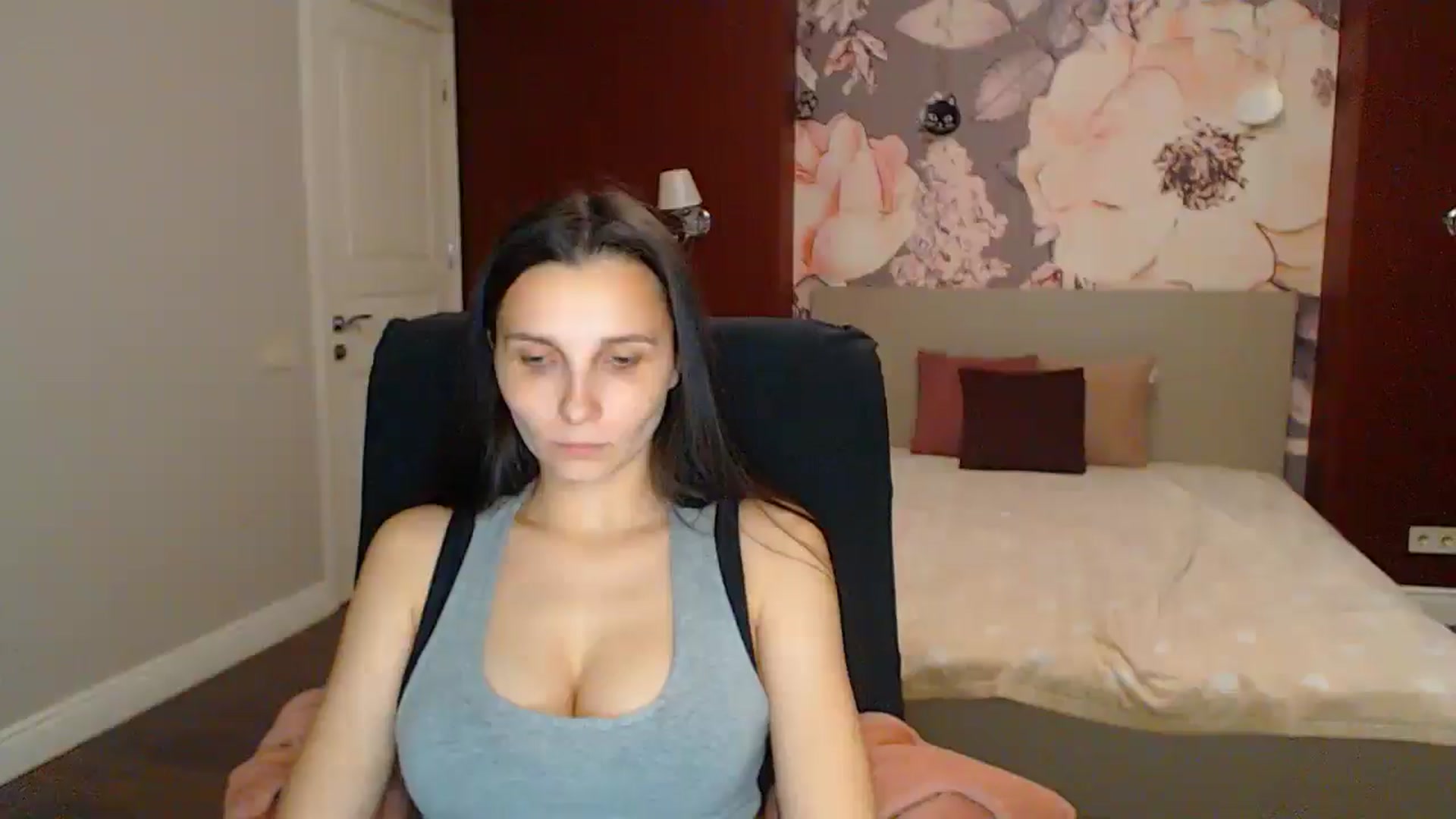 Gallery image thumbnail from Karina_Mils's myfreecams stream on, 05/31/2025, 19:30 image 16 of 20