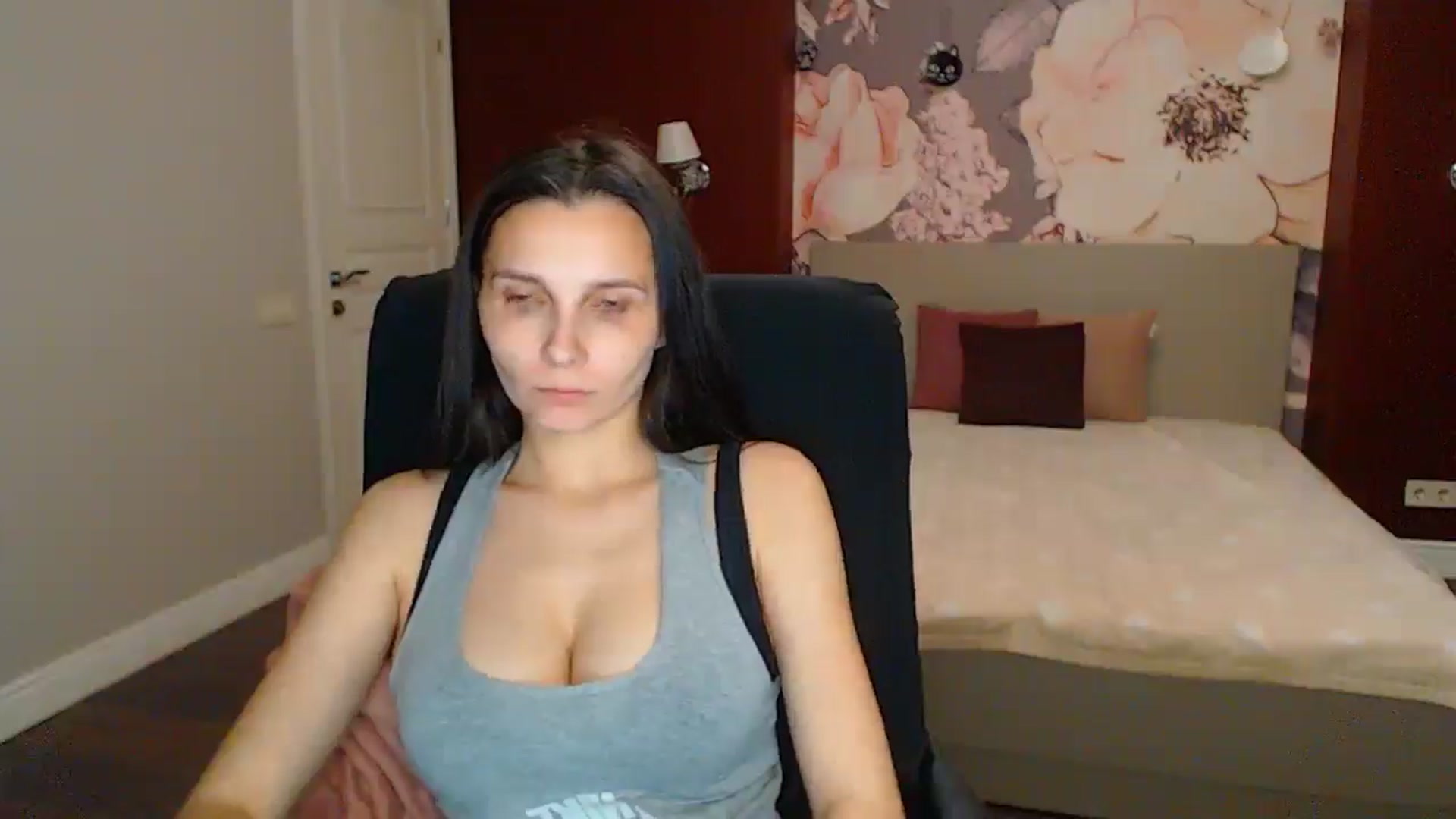 Gallery image thumbnail from Karina_Mils's myfreecams stream on, 05/31/2025, 20:31 image 10 of 20