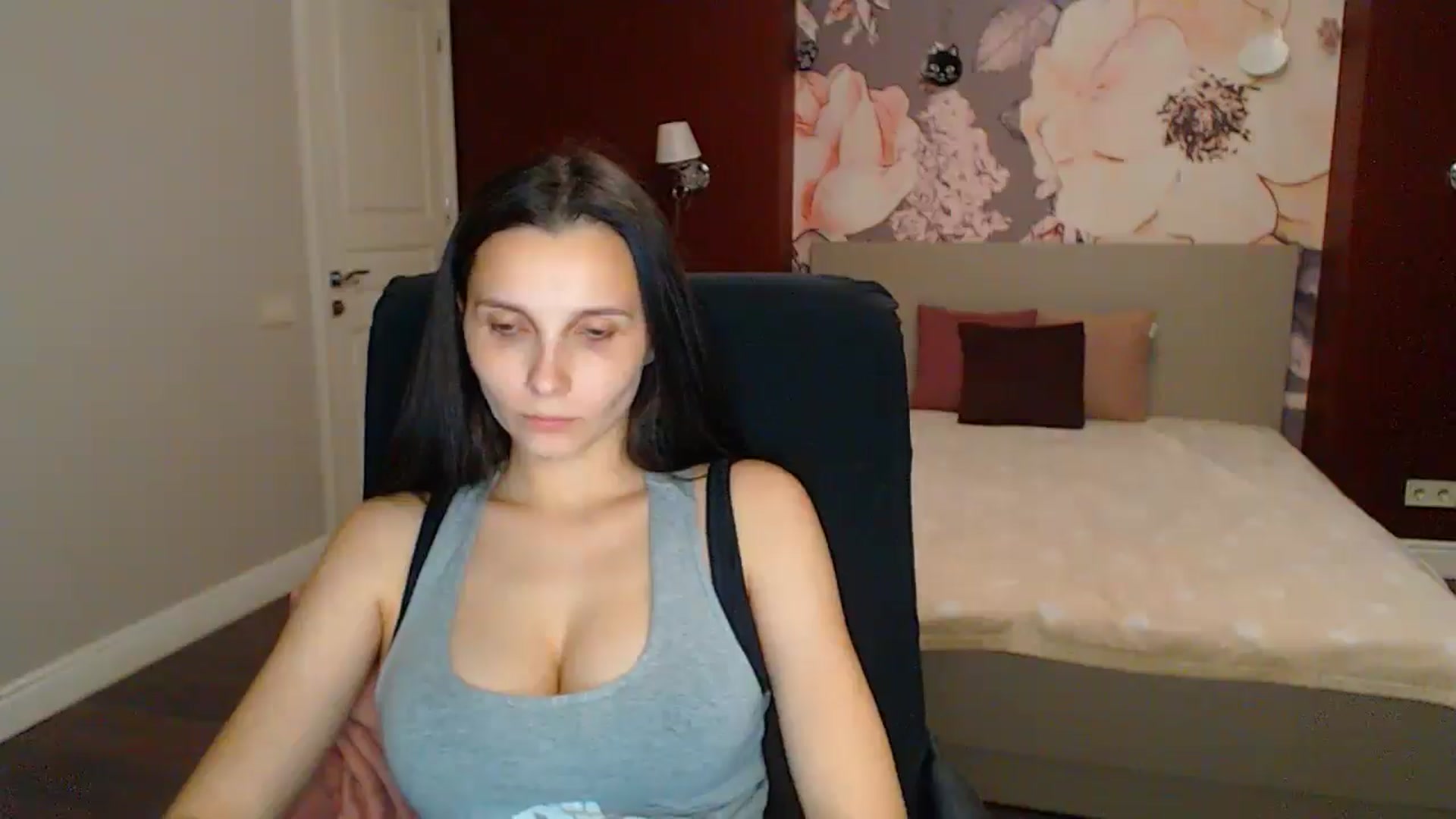 Gallery image thumbnail from Karina_Mils's myfreecams stream on, 05/31/2025, 20:31 image 19 of 20