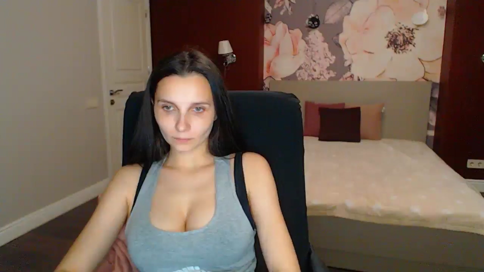 Gallery image thumbnail from Karina_Mils's myfreecams stream on, 05/31/2025, 20:31 image 18 of 20