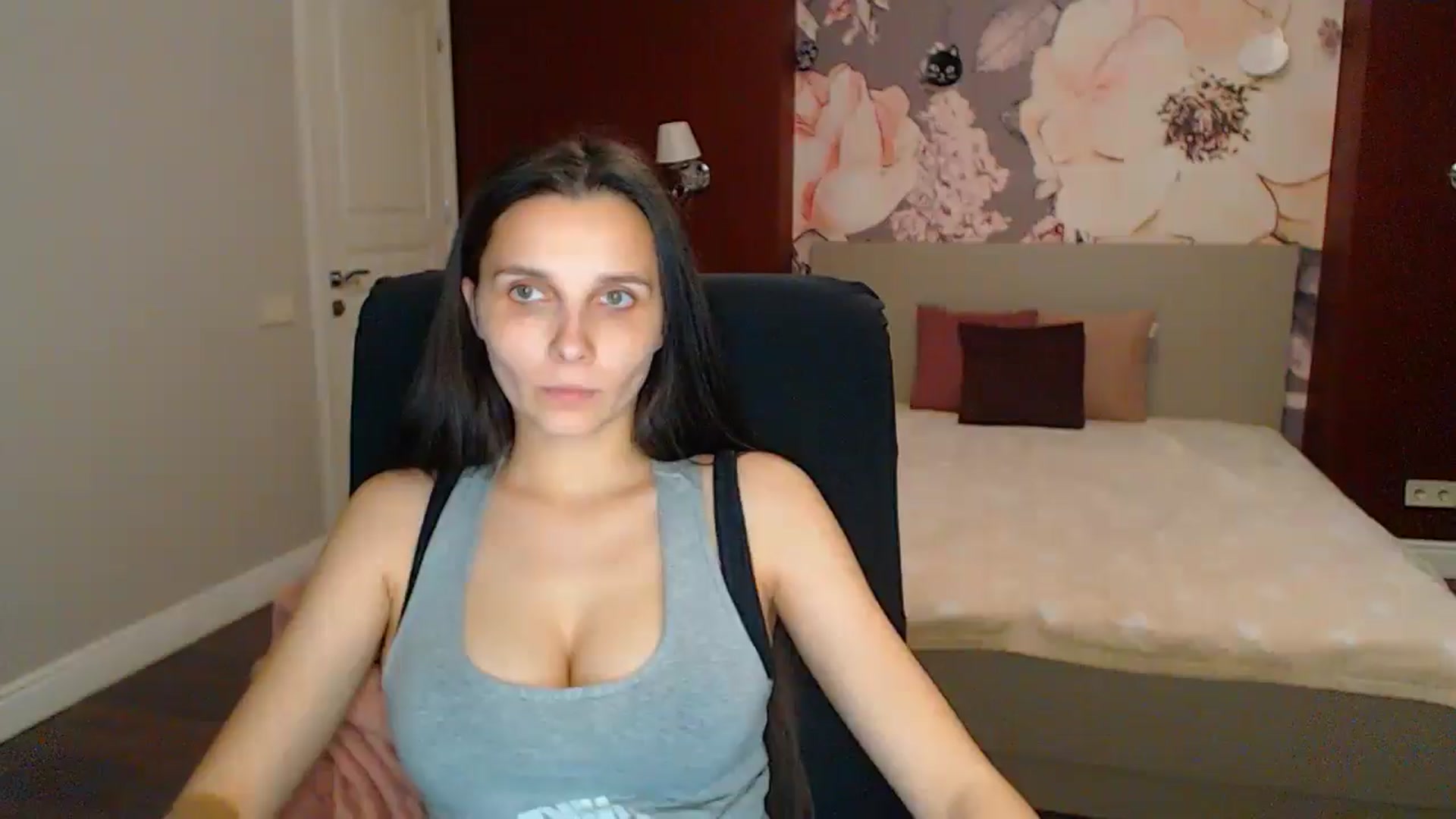 Gallery image thumbnail from Karina_Mils's myfreecams stream on, 05/31/2025, 20:31 image 12 of 20