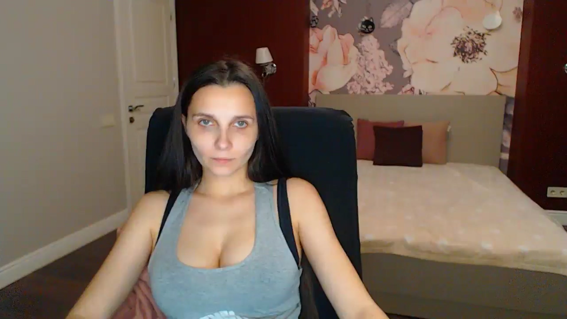 Gallery image thumbnail from Karina_Mils's myfreecams stream on, 05/31/2025, 20:31 image 16 of 20
