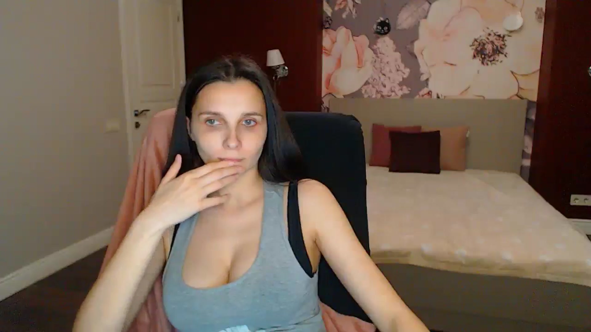 Gallery image thumbnail from Karina_Mils's myfreecams stream on, 05/31/2025, 20:31 image 4 of 20