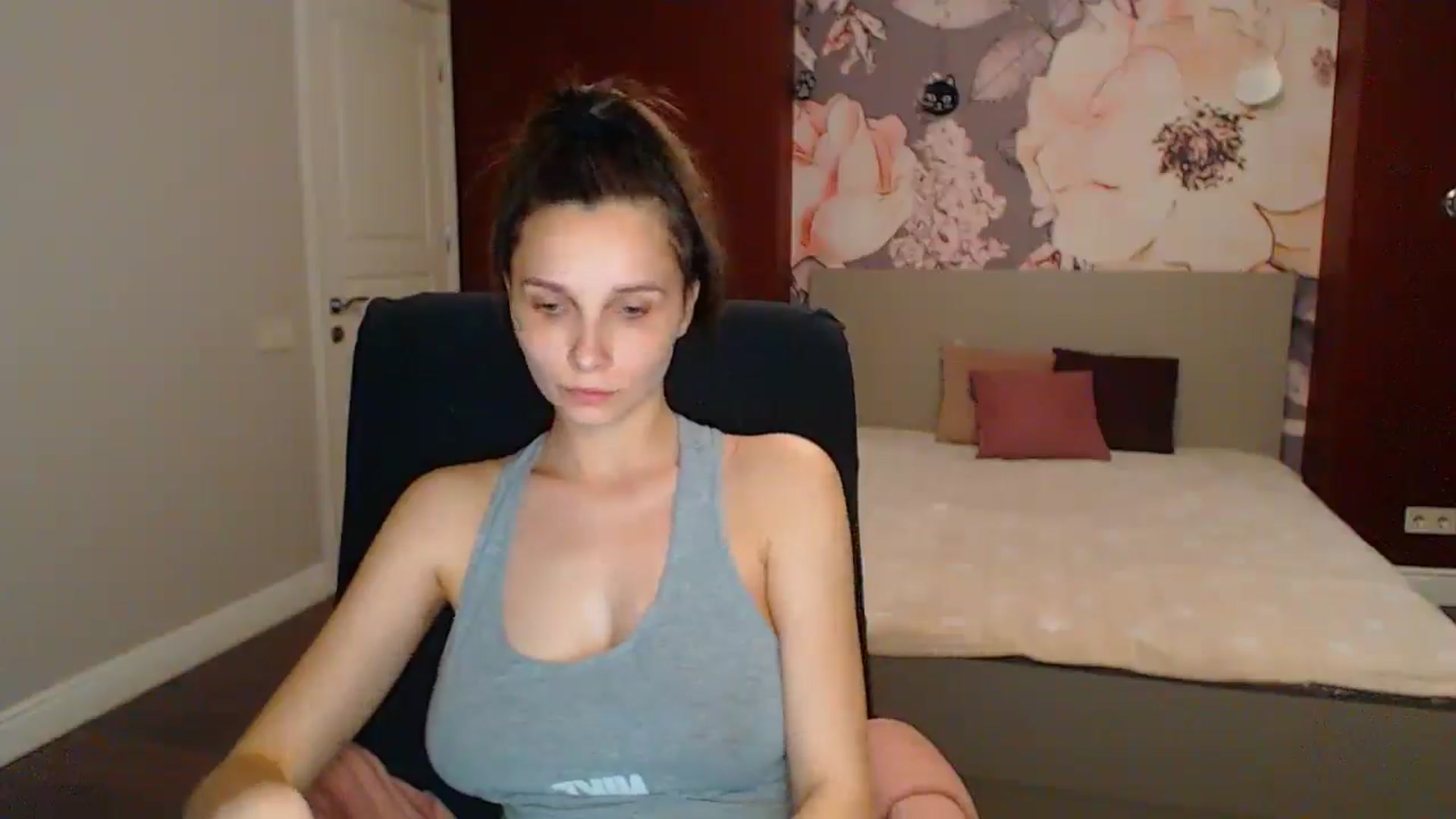 Gallery image thumbnail from Karina_Mils's myfreecams stream on, 06/01/2025, 17:41 image 17 of 20