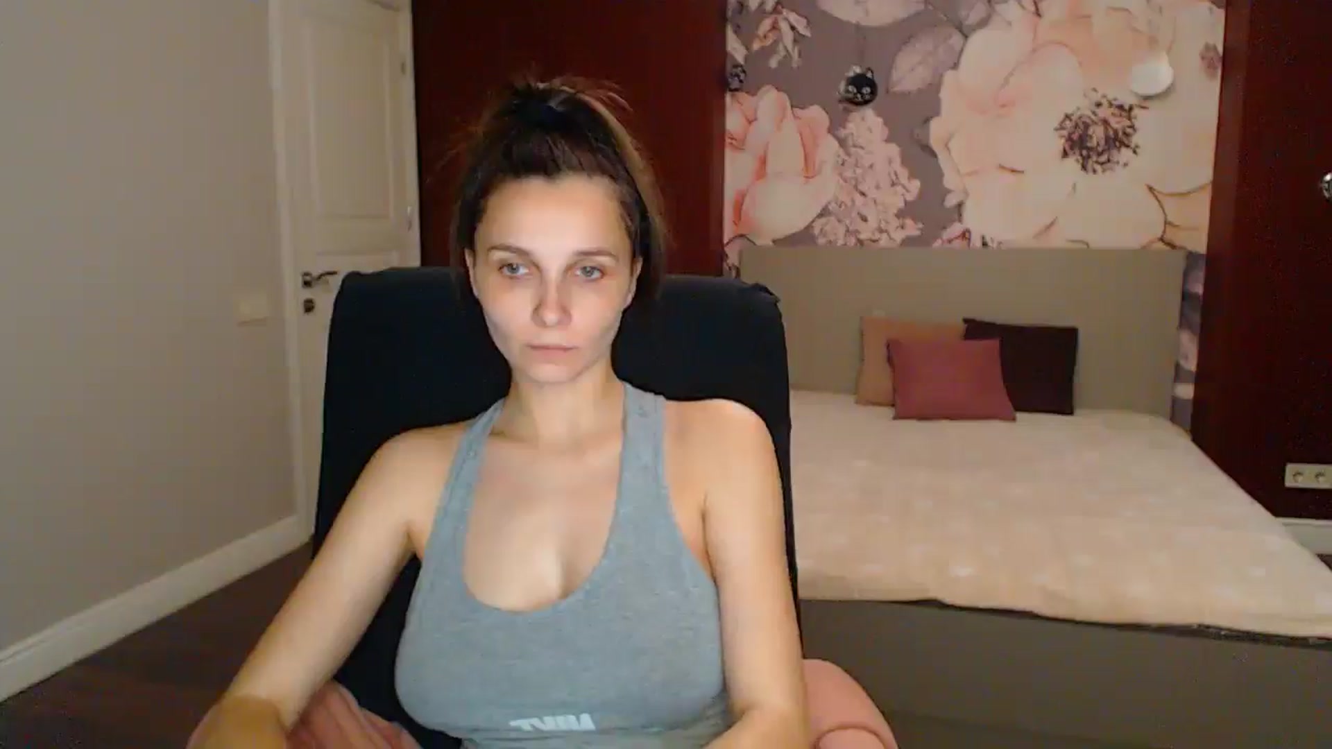 Gallery image thumbnail from Karina_Mils's myfreecams stream on, 06/01/2025, 17:41 image 18 of 20