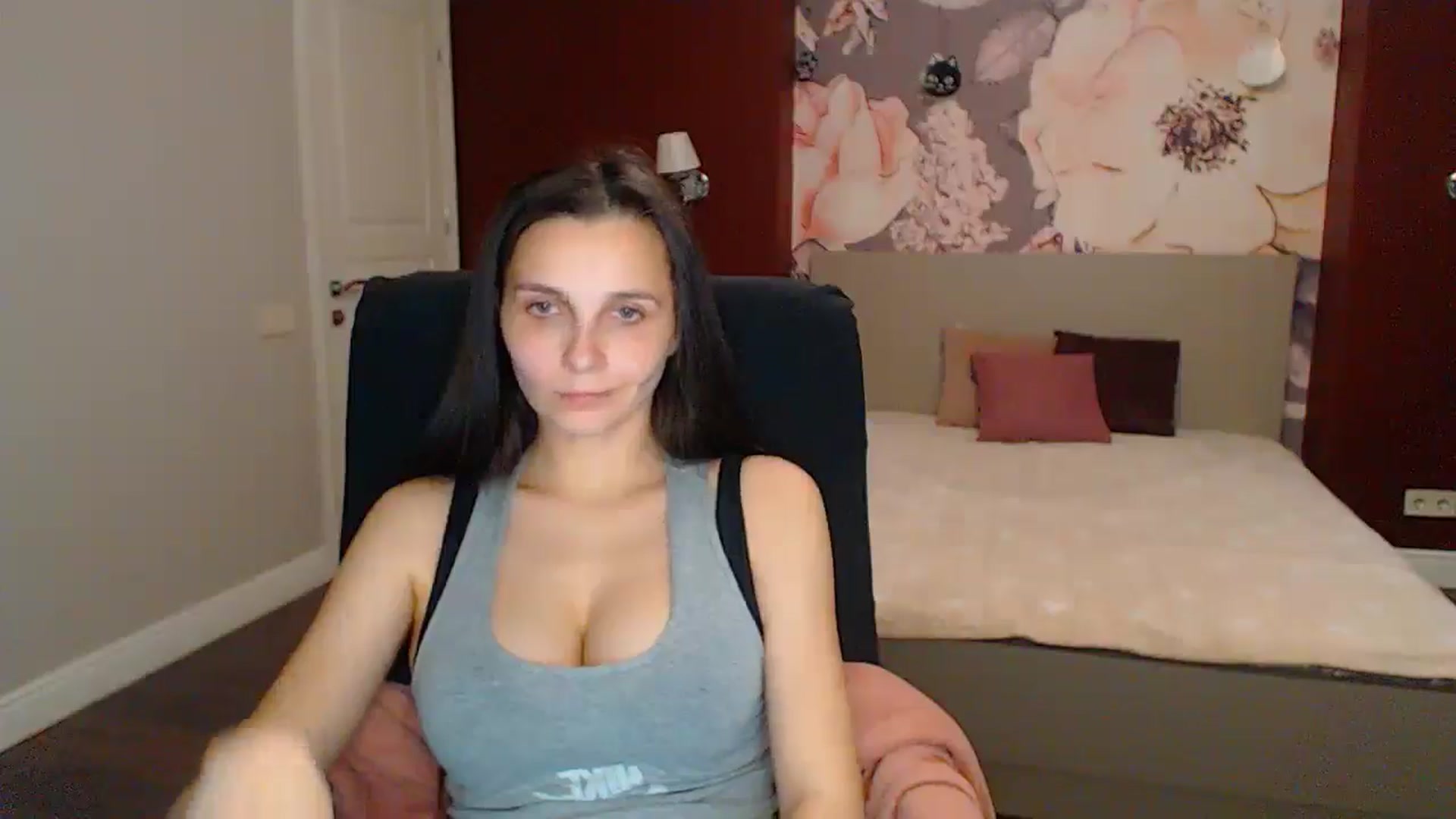 Gallery image thumbnail from Karina_Mils's myfreecams stream on, 06/01/2025, 17:41 image 3 of 20