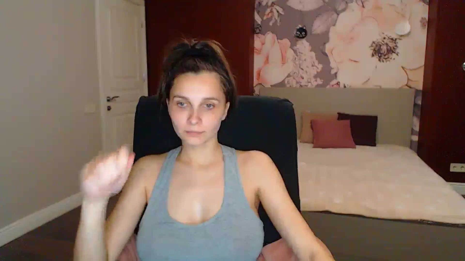 Gallery image thumbnail from Karina_Mils's myfreecams stream on, 06/01/2025, 17:41 image 14 of 20