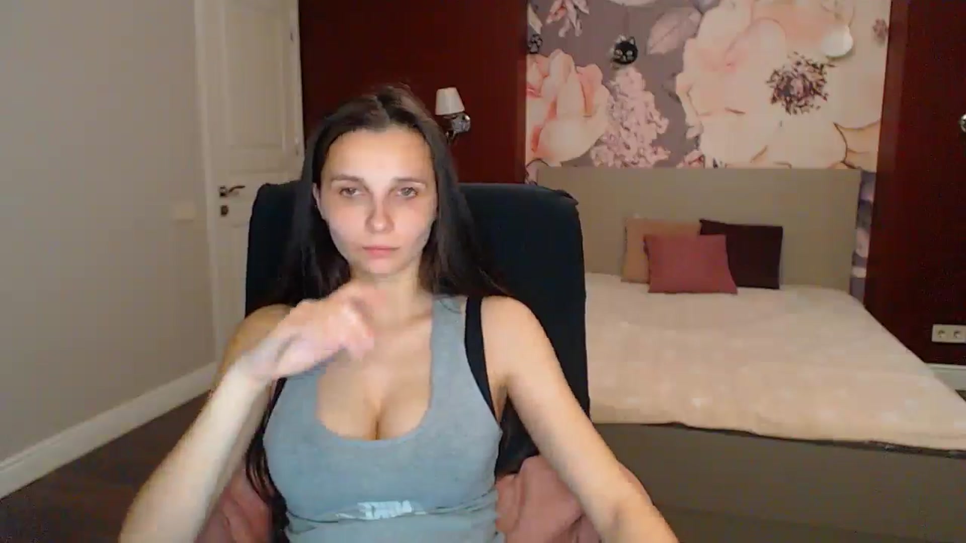 Gallery image thumbnail from Karina_Mils's myfreecams stream on, 06/01/2025, 17:41 image 8 of 20