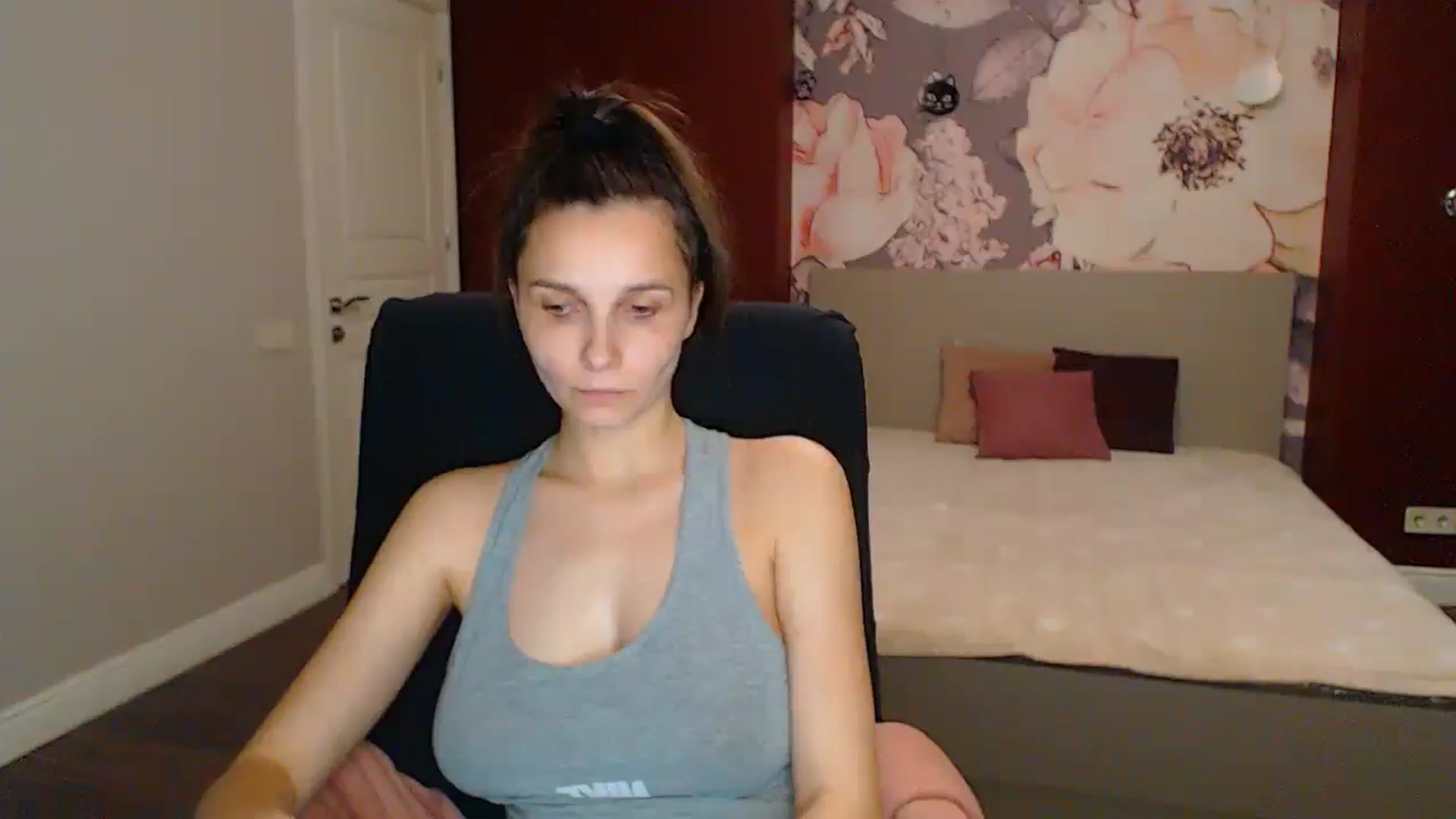 Gallery image thumbnail from Karina_Mils's myfreecams stream on, 06/01/2025, 17:41 image 19 of 20