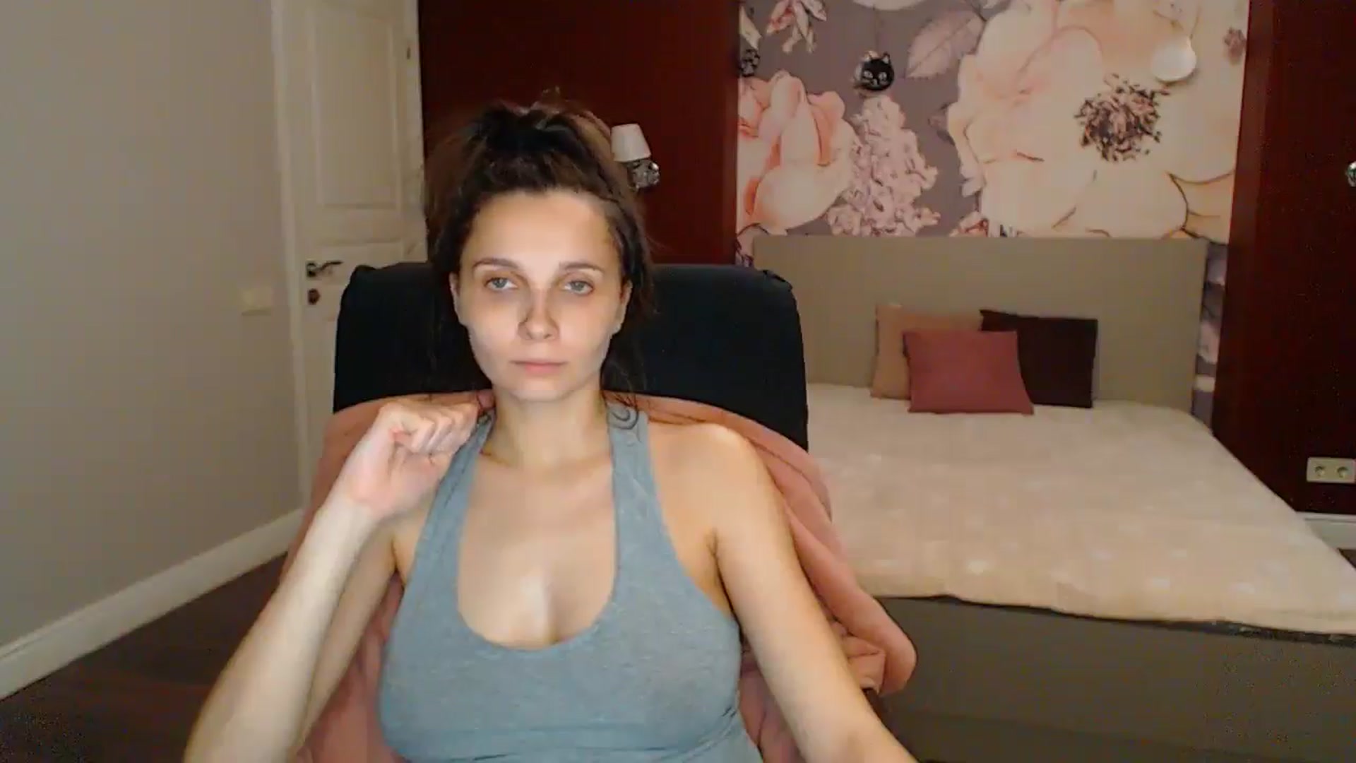 Gallery image thumbnail from Karina_Mils's myfreecams stream on, 06/01/2025, 19:36 image 8 of 20