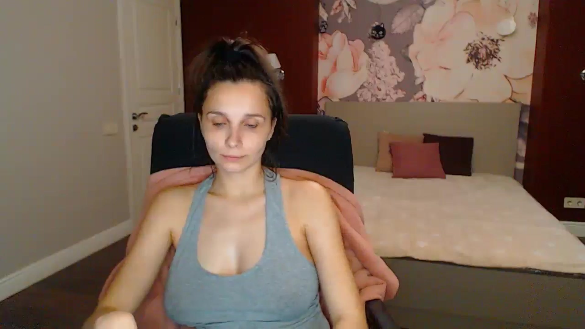Gallery image thumbnail from Karina_Mils's myfreecams stream on, 06/01/2025, 19:36 image 6 of 20